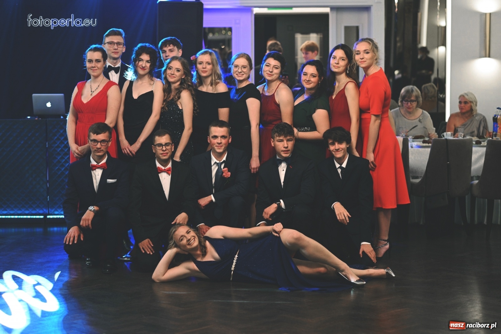 Zdjęcie w galerii na portalu naszraciborz.pl: Bale maturalne czas zacząć! I LO i Liceum Sztuk Plastycznych bawią się w Bieńkowicach wiadomości z regionu