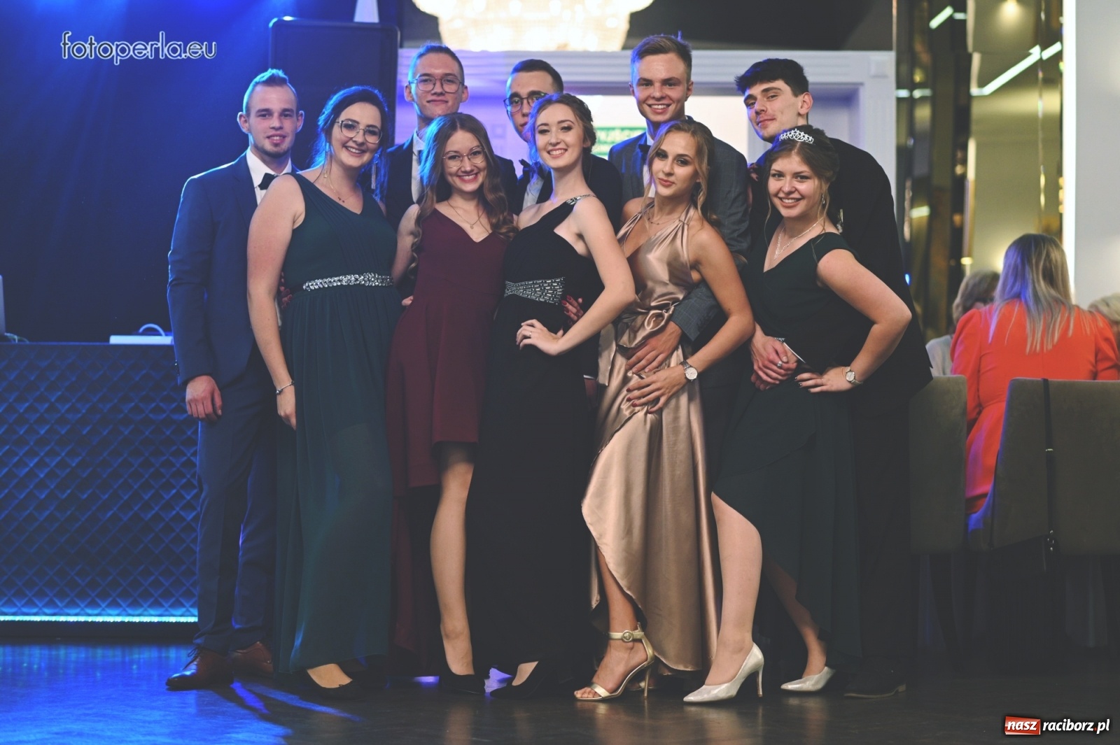 Zdjęcie w galerii na portalu naszraciborz.pl: Bale maturalne czas zacząć! I LO i Liceum Sztuk Plastycznych bawią się w Bieńkowicach wiadomości z regionu