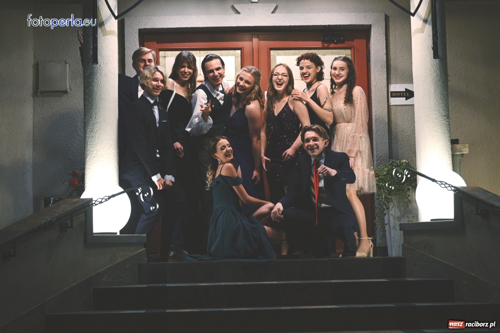 Zdjęcie w galerii na portalu naszraciborz.pl: Bale maturalne czas zacząć! I LO i Liceum Sztuk Plastycznych bawią się w Bieńkowicach wiadomości z regionu