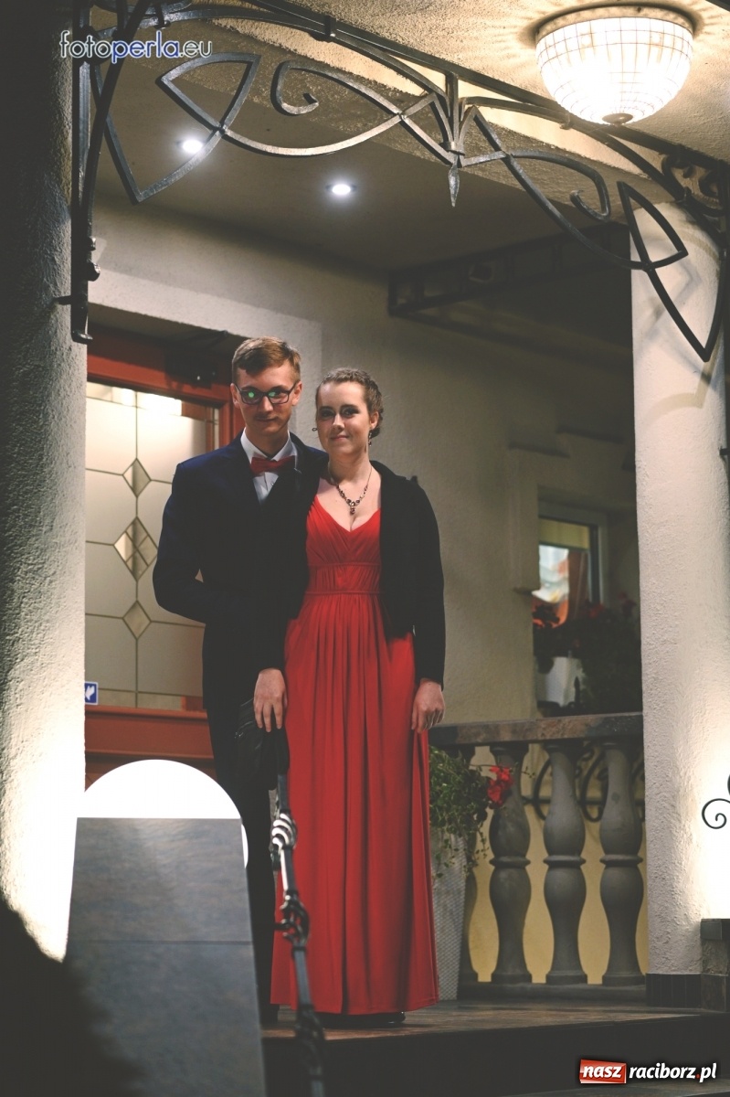 Zdjęcie w galerii na portalu naszraciborz.pl: Bale maturalne czas zacząć! I LO i Liceum Sztuk Plastycznych bawią się w Bieńkowicach wiadomości z regionu