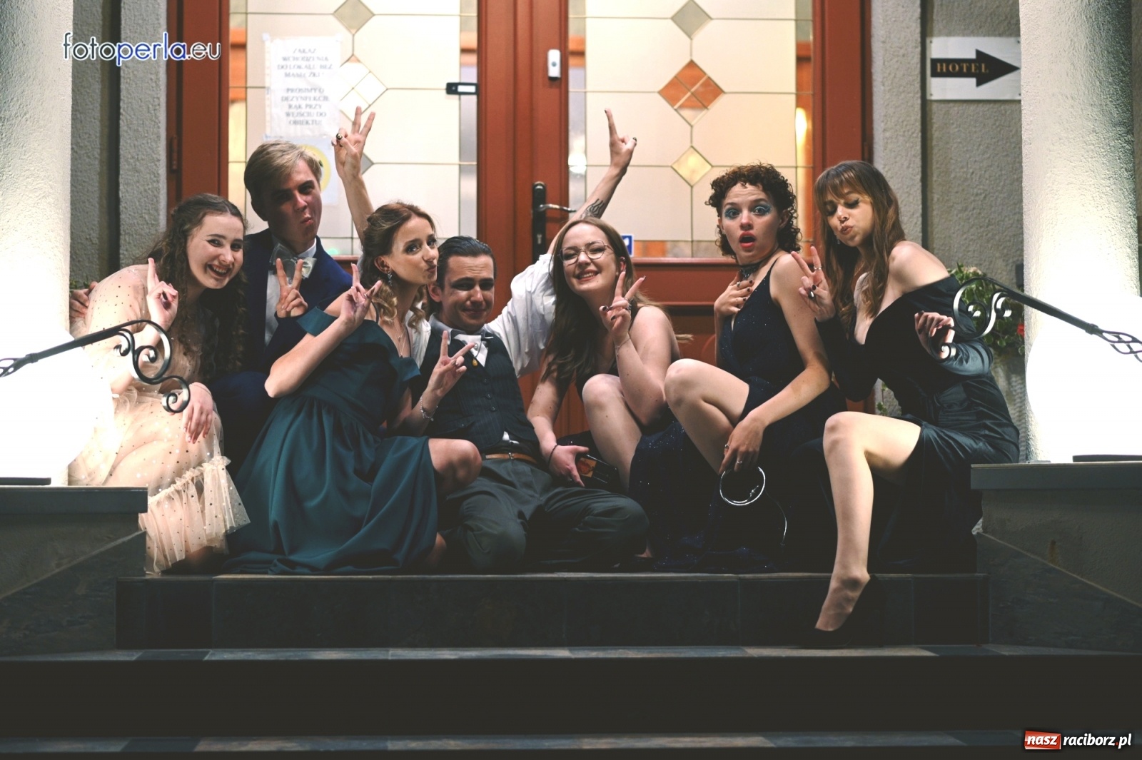 Zdjęcie w galerii na portalu naszraciborz.pl: Bale maturalne czas zacząć! I LO i Liceum Sztuk Plastycznych bawią się w Bieńkowicach wiadomości z regionu