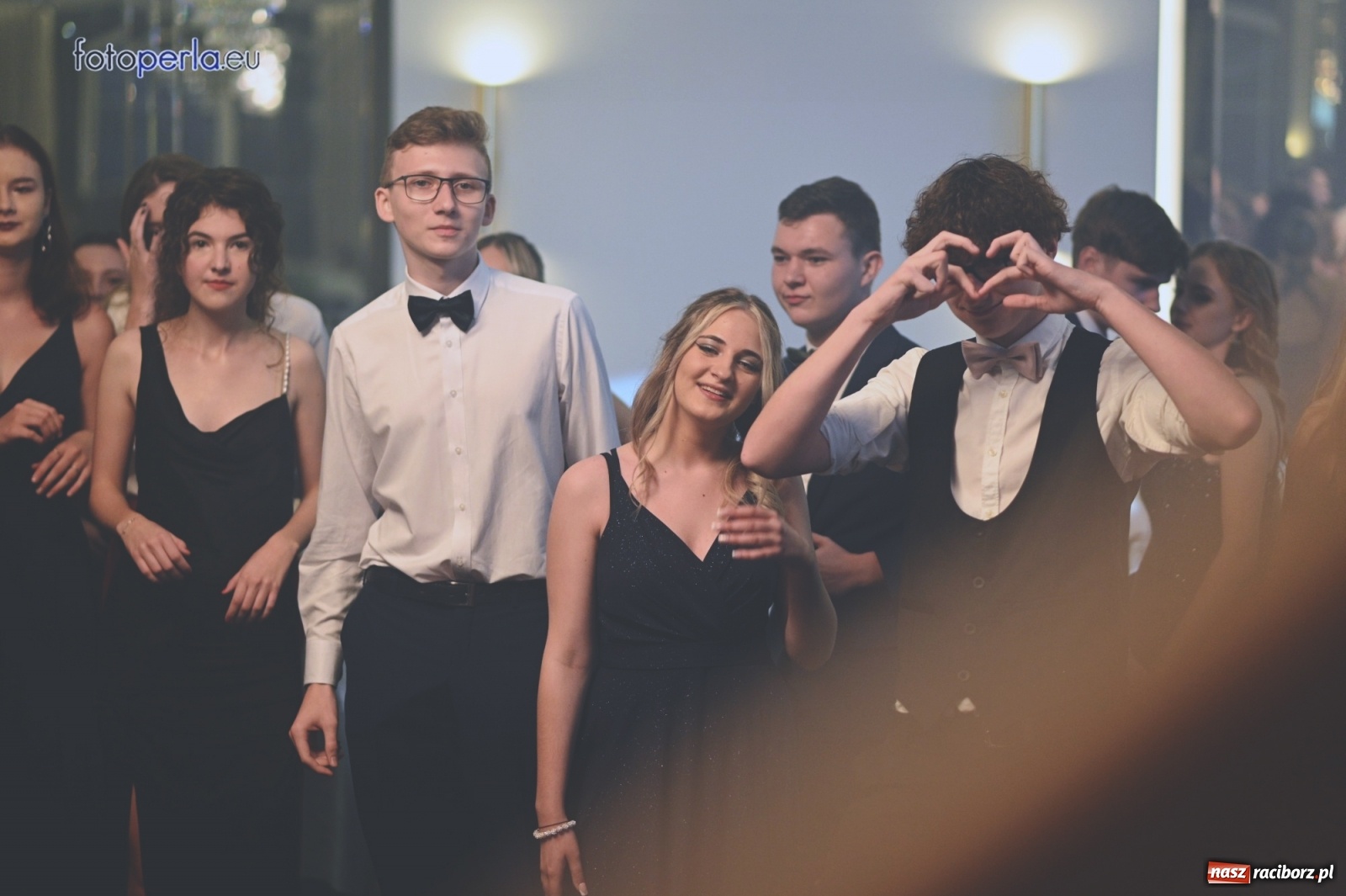 Zdjęcie w galerii na portalu naszraciborz.pl: Bale maturalne czas zacząć! I LO i Liceum Sztuk Plastycznych bawią się w Bieńkowicach wiadomości z regionu