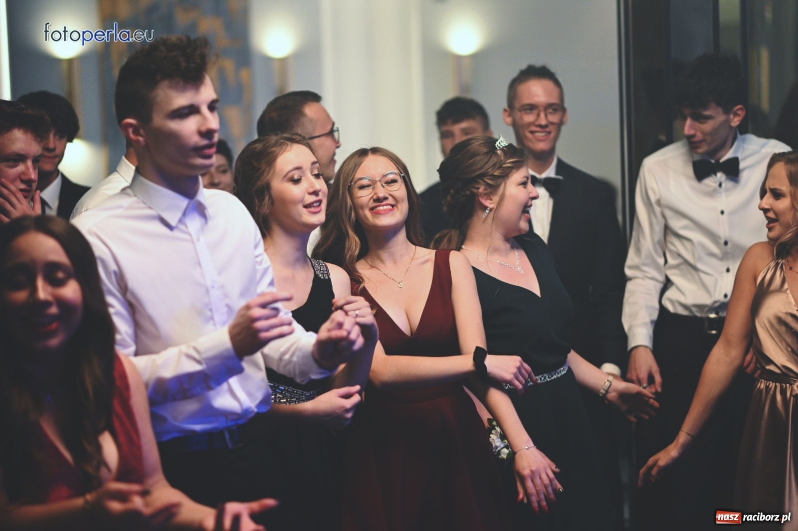 Zdjęcie w galerii na portalu naszraciborz.pl: Bale maturalne czas zacząć! I LO i Liceum Sztuk Plastycznych bawią się w Bieńkowicach wiadomości z regionu