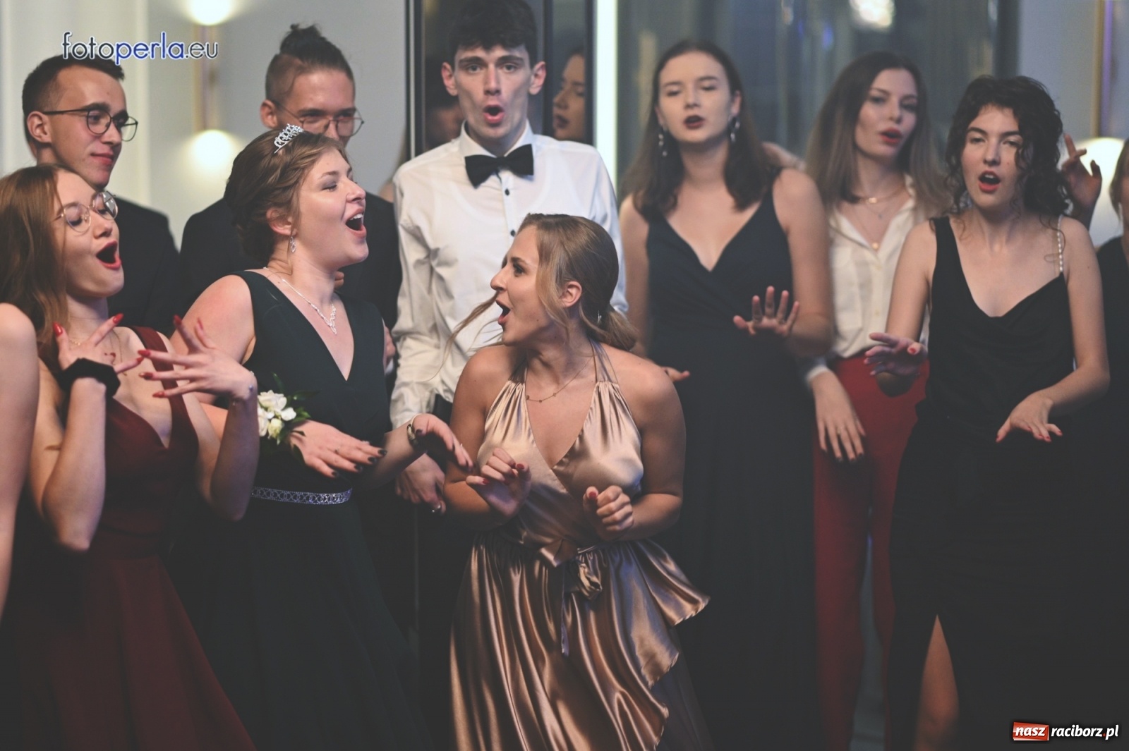 Zdjęcie w galerii na portalu naszraciborz.pl: Bale maturalne czas zacząć! I LO i Liceum Sztuk Plastycznych bawią się w Bieńkowicach wiadomości z regionu