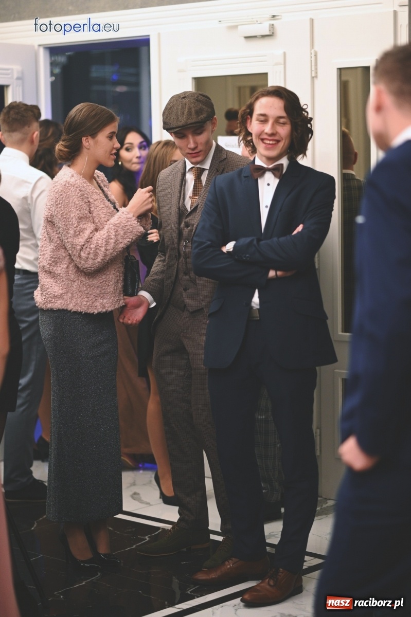 Zdjęcie w galerii na portalu naszraciborz.pl: Bale maturalne czas zacząć! I LO i Liceum Sztuk Plastycznych bawią się w Bieńkowicach wiadomości z regionu