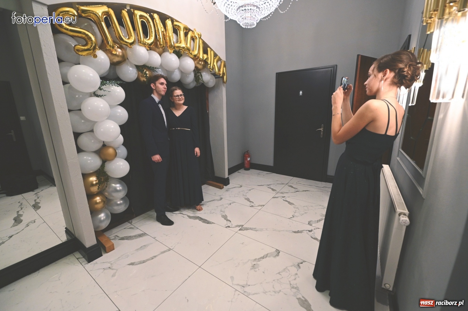 Zdjęcie w galerii na portalu naszraciborz.pl: Bale maturalne czas zacząć! I LO i Liceum Sztuk Plastycznych bawią się w Bieńkowicach wiadomości z regionu