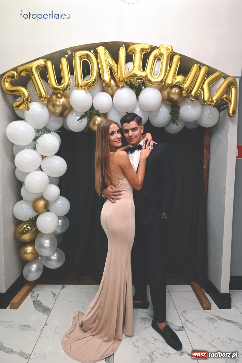 Zdjęcie w galerii na portalu naszraciborz.pl: Bale maturalne czas zacząć! I LO i Liceum Sztuk Plastycznych bawią się w Bieńkowicach wiadomości z regionu