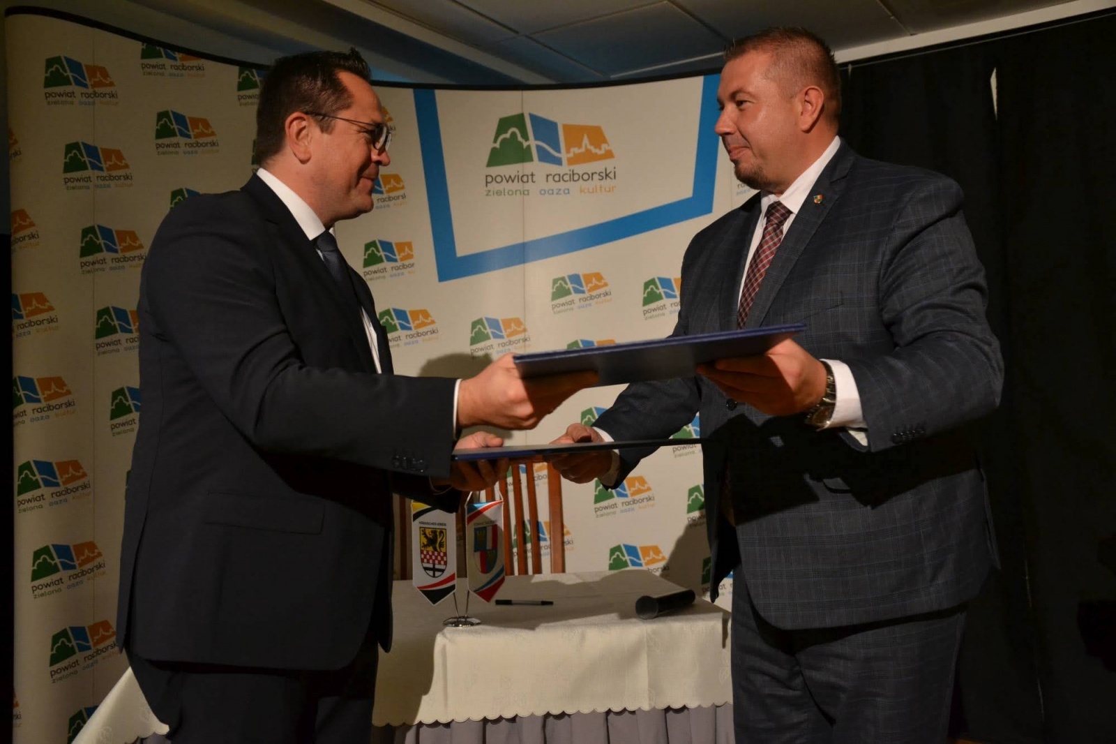 Zdjęcie w galerii na portalu naszraciborz.pl: Dziwięciu wspaniałych. Powiat podsumowuje 20 lat współpracy z Niemcami wiadomości z regionu