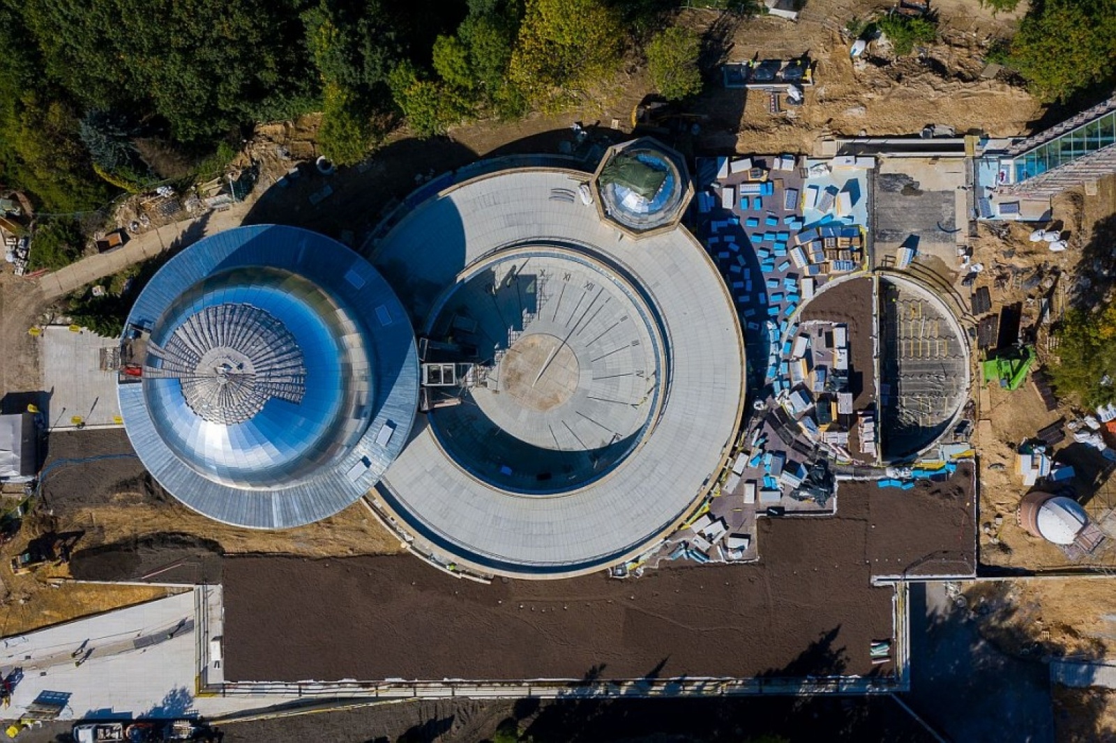 Zdjęcie w galerii na portalu naszraciborz.pl: Śląskie bliżej gwiazd. Zakopano kapsułę czasu pod nowym planetarium wiadomości z regionu