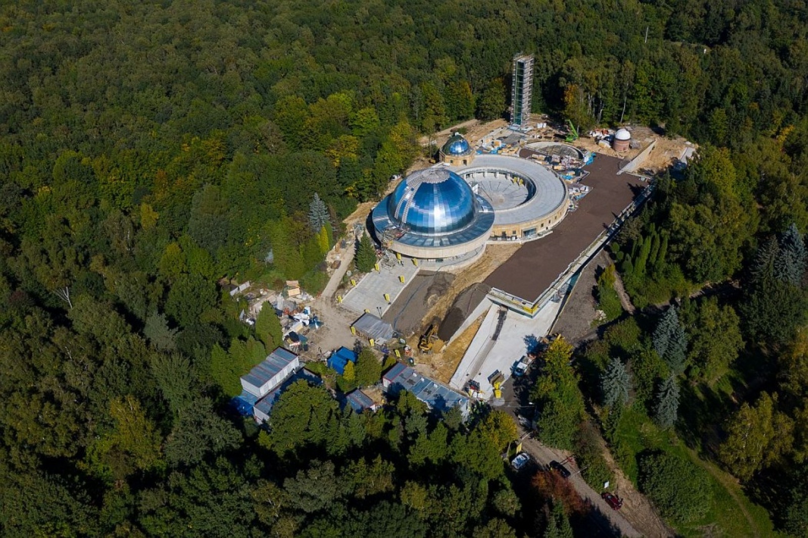 Zdjęcie w galerii na portalu naszraciborz.pl: Śląskie bliżej gwiazd. Zakopano kapsułę czasu pod nowym planetarium wiadomości z regionu