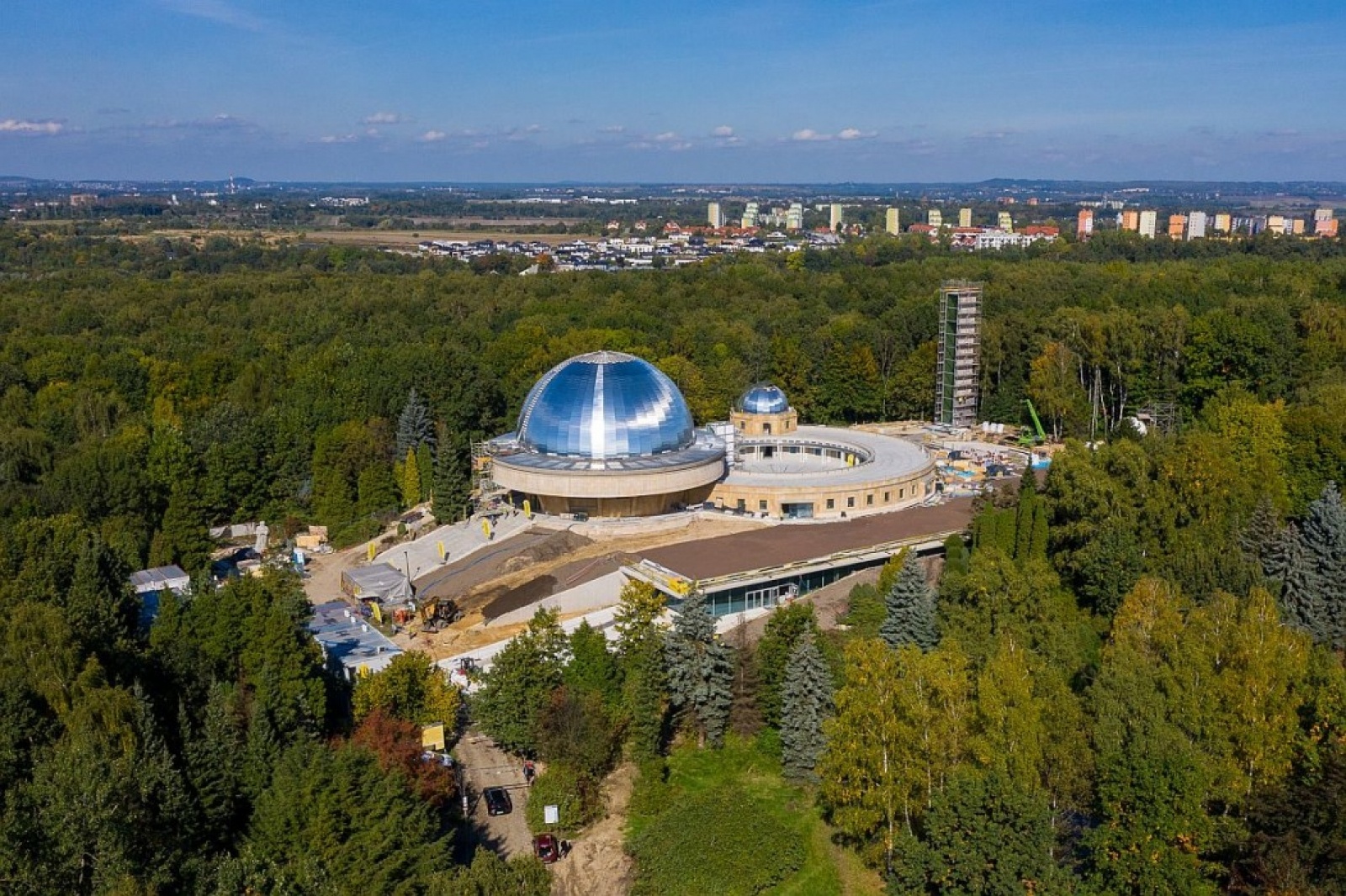 Zdjęcie w galerii na portalu naszraciborz.pl: Śląskie bliżej gwiazd. Zakopano kapsułę czasu pod nowym planetarium wiadomości z regionu