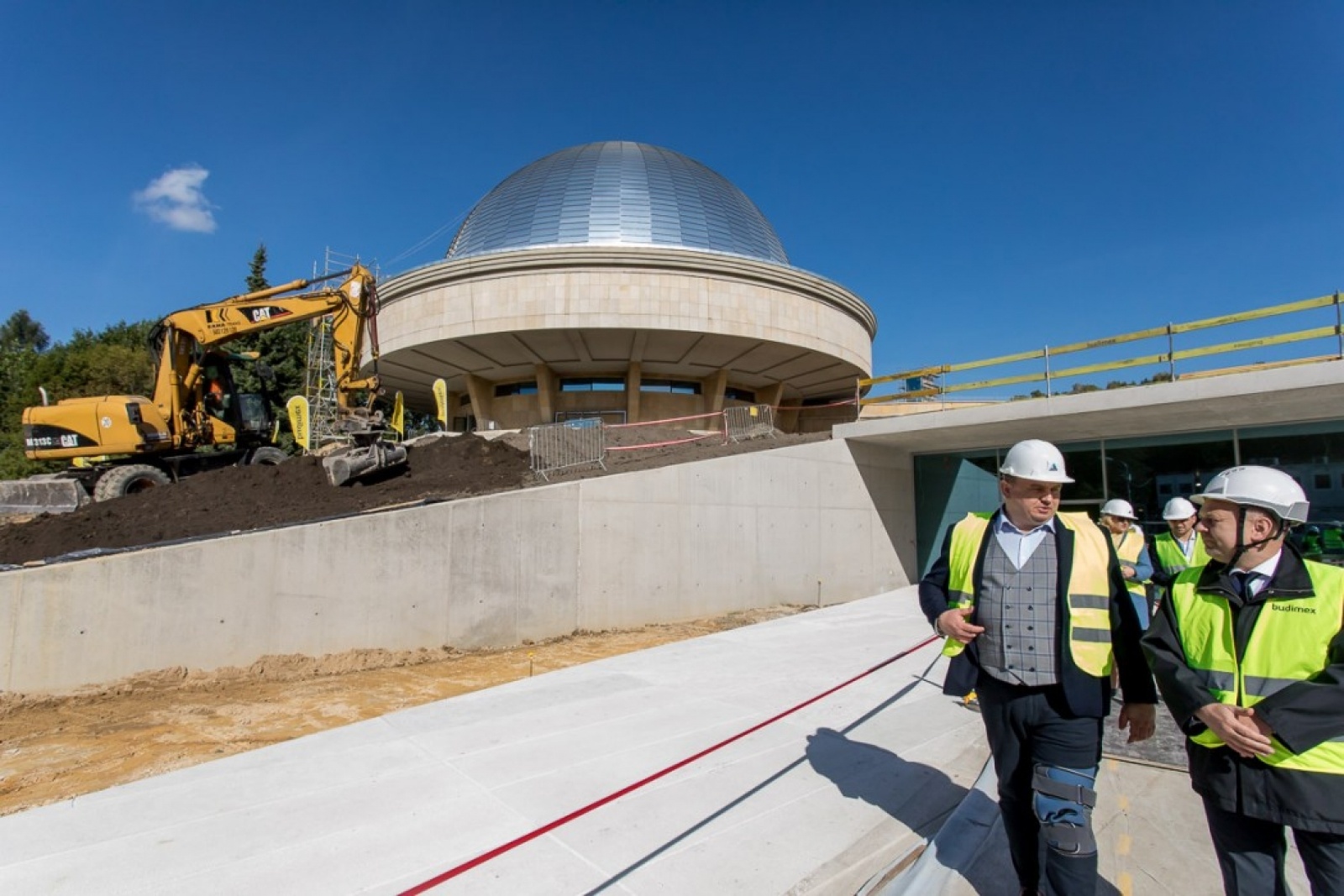 Zdjęcie w galerii na portalu naszraciborz.pl: Śląskie bliżej gwiazd. Zakopano kapsułę czasu pod nowym planetarium wiadomości z regionu