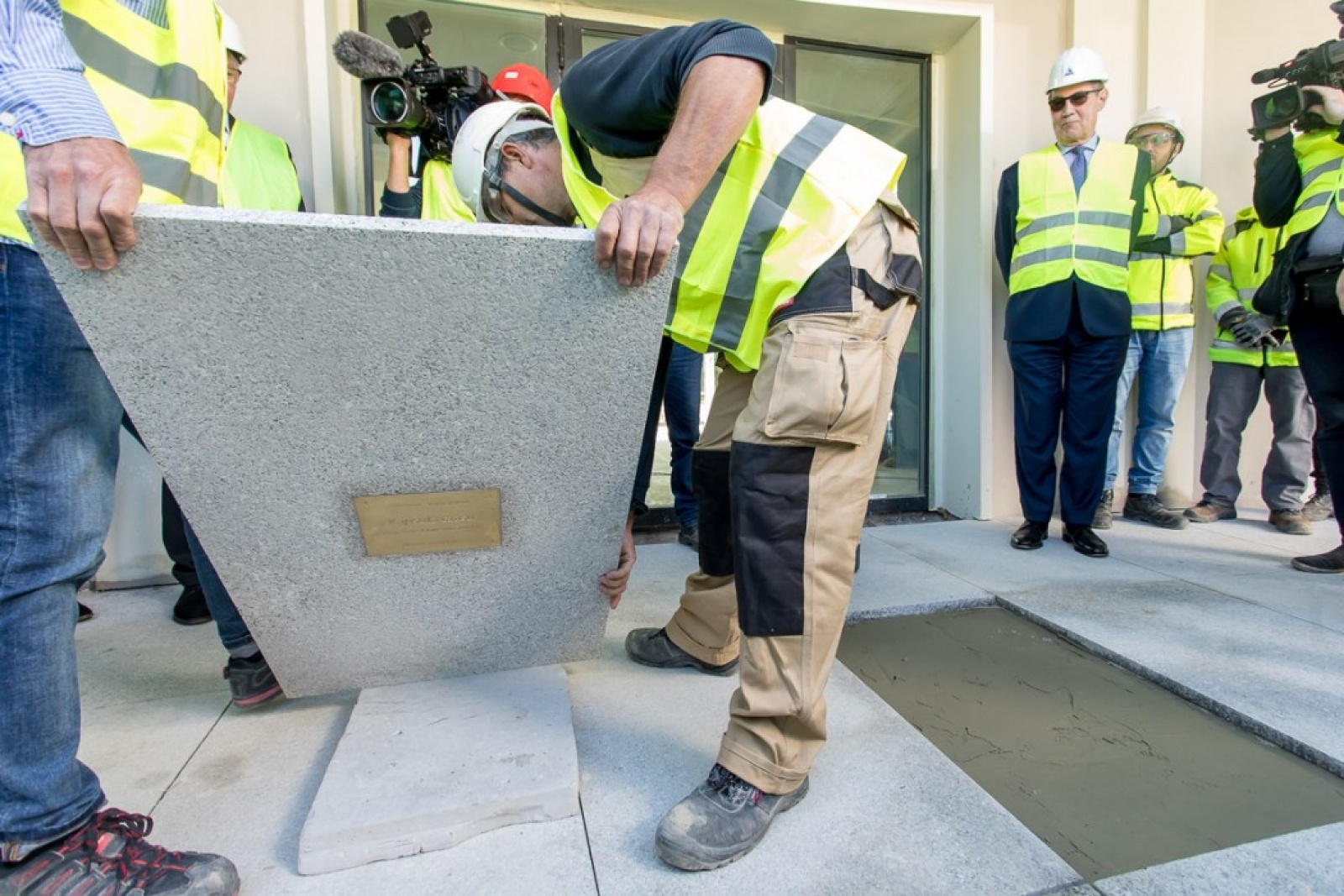 Zdjęcie w galerii na portalu naszraciborz.pl: Śląskie bliżej gwiazd. Zakopano kapsułę czasu pod nowym planetarium wiadomości z regionu