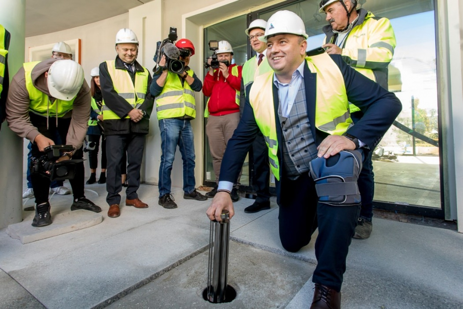 Zdjęcie w galerii na portalu naszraciborz.pl: Śląskie bliżej gwiazd. Zakopano kapsułę czasu pod nowym planetarium wiadomości z regionu