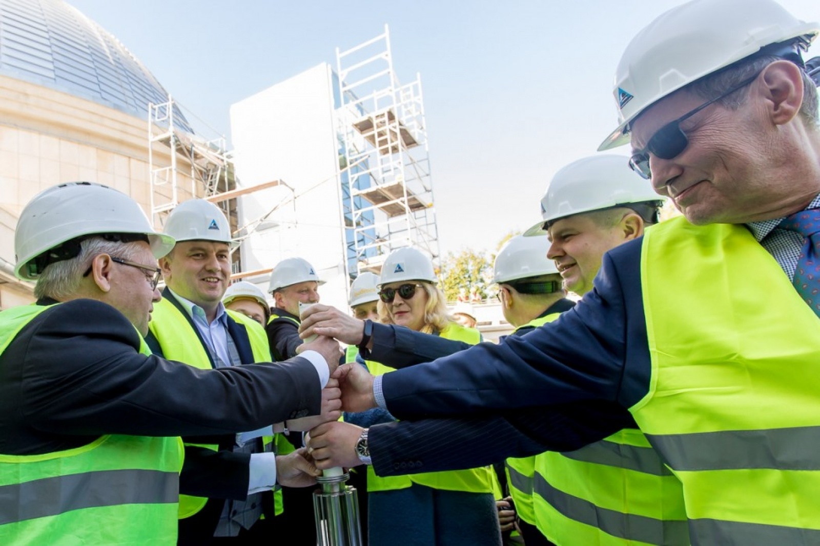 Zdjęcie w galerii na portalu naszraciborz.pl: Śląskie bliżej gwiazd. Zakopano kapsułę czasu pod nowym planetarium wiadomości z regionu