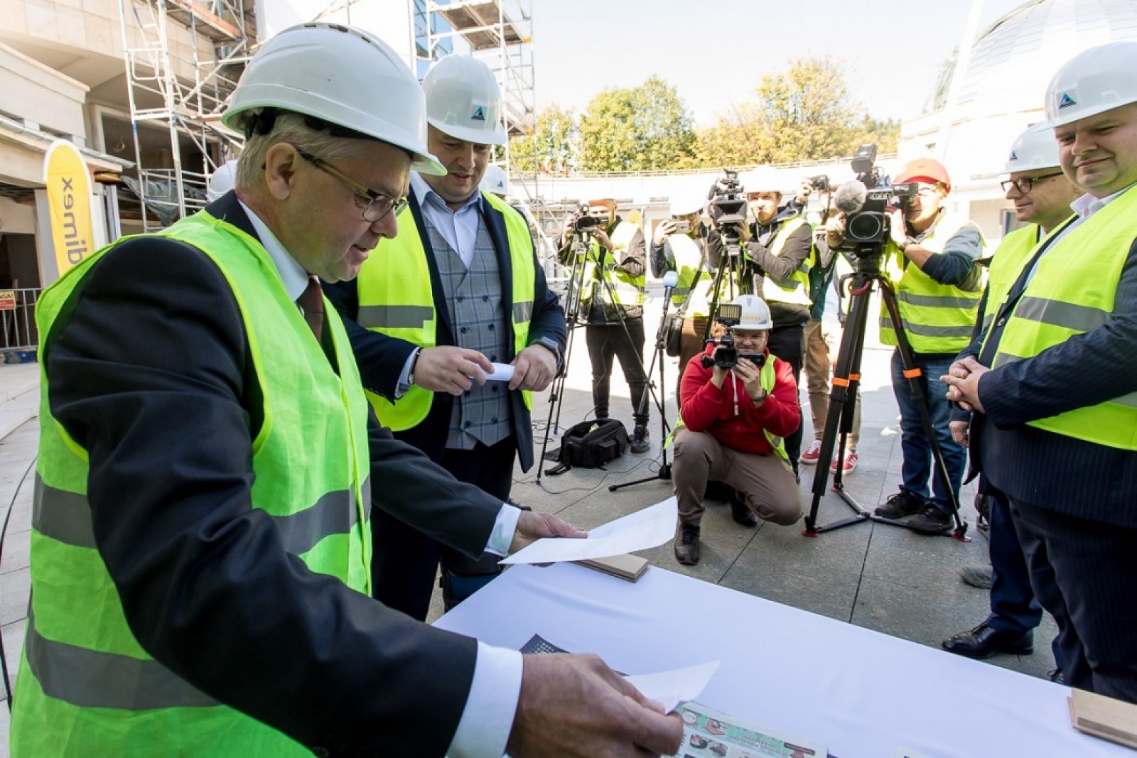 Zdjęcie w galerii na portalu naszraciborz.pl: Śląskie bliżej gwiazd. Zakopano kapsułę czasu pod nowym planetarium wiadomości z regionu