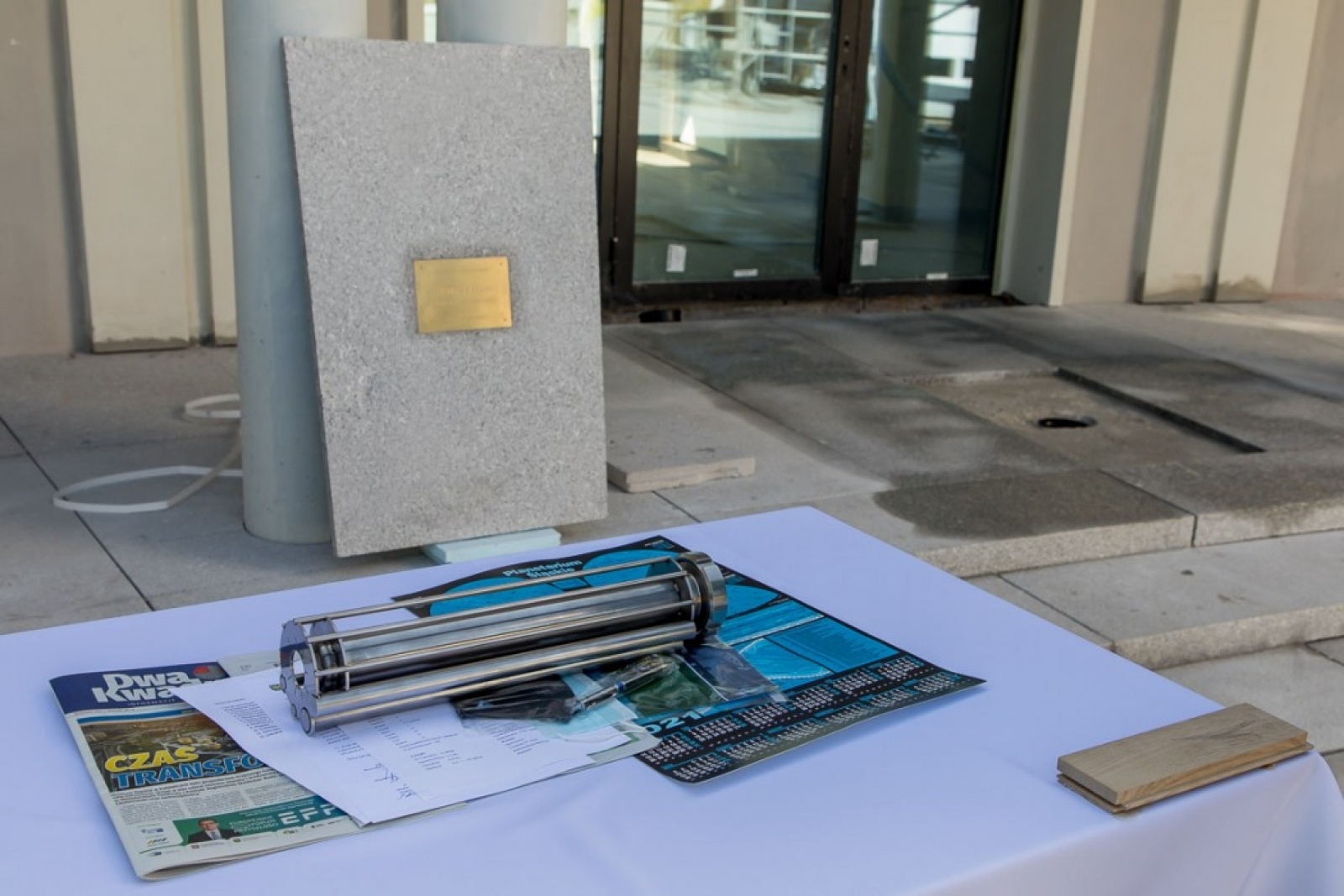 Zdjęcie w galerii na portalu naszraciborz.pl: Śląskie bliżej gwiazd. Zakopano kapsułę czasu pod nowym planetarium wiadomości z regionu