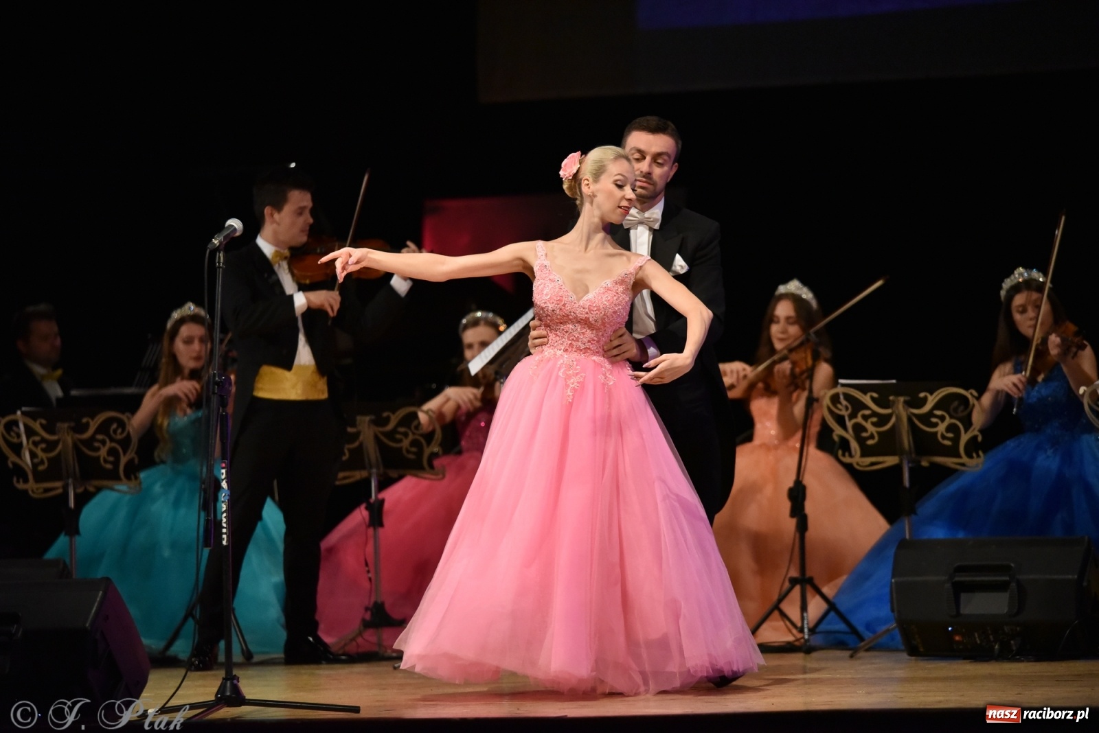 Zdjęcie w galerii na portalu naszraciborz.pl: Raciborzanie kochają Straussa. Koncert wiedeński w RCK wiadomości z regionu