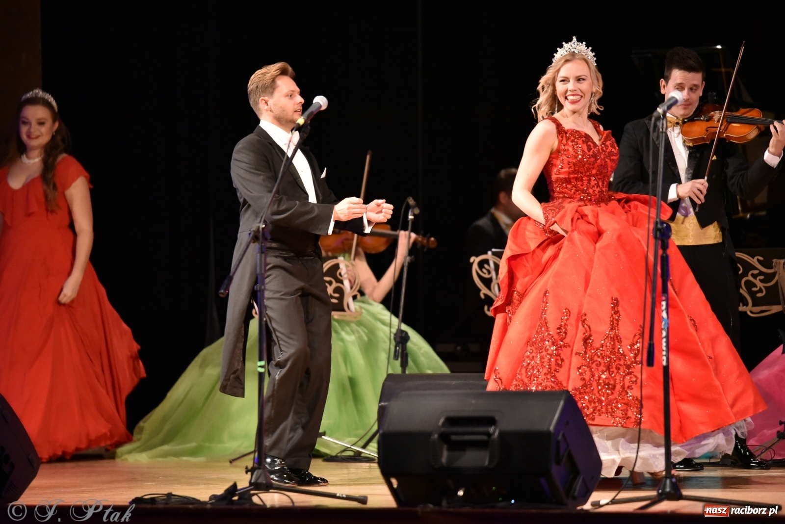 Zdjęcie w galerii na portalu naszraciborz.pl: Raciborzanie kochają Straussa. Koncert wiedeński w RCK wiadomości z regionu