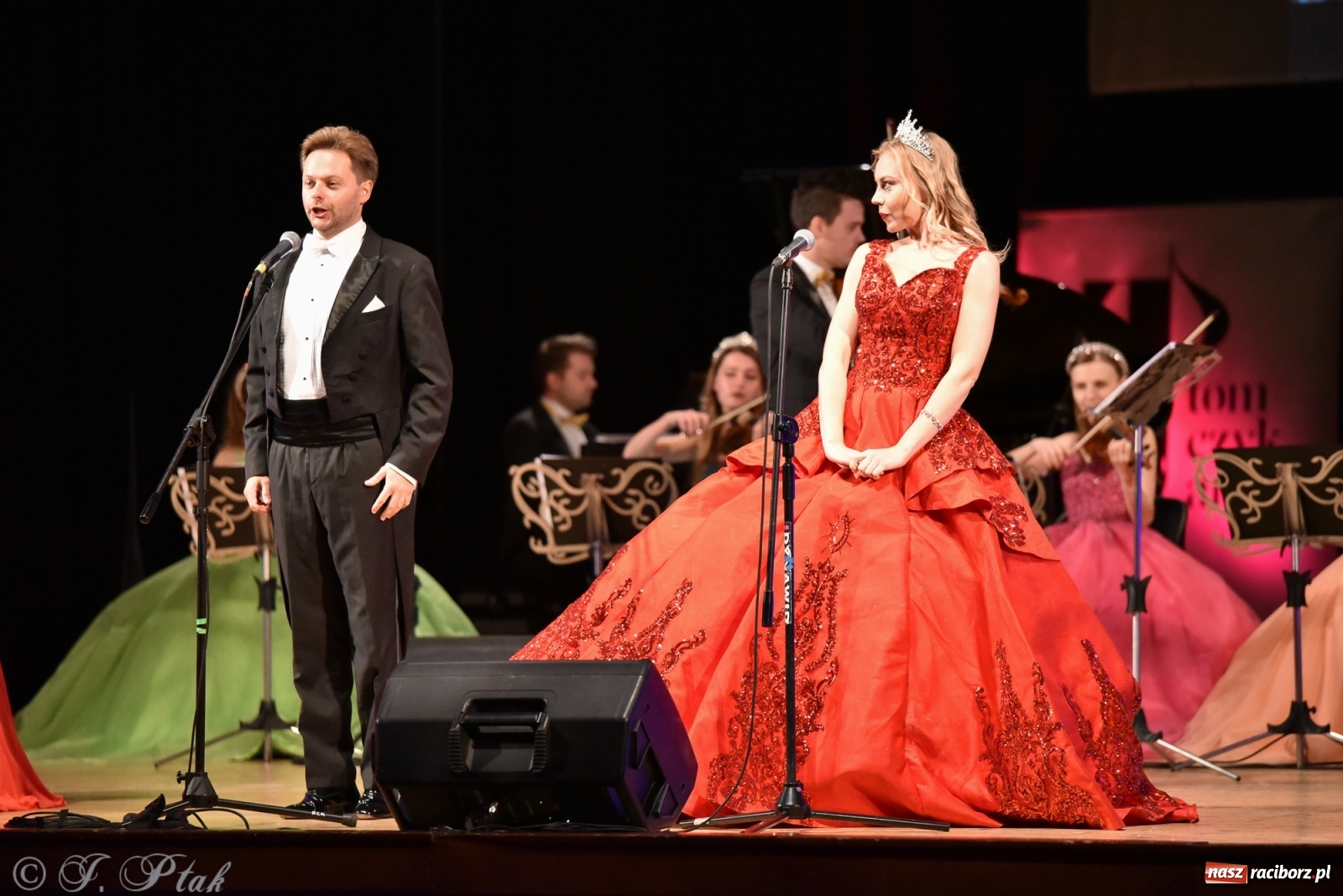 Zdjęcie w galerii na portalu naszraciborz.pl: Raciborzanie kochają Straussa. Koncert wiedeński w RCK wiadomości z regionu