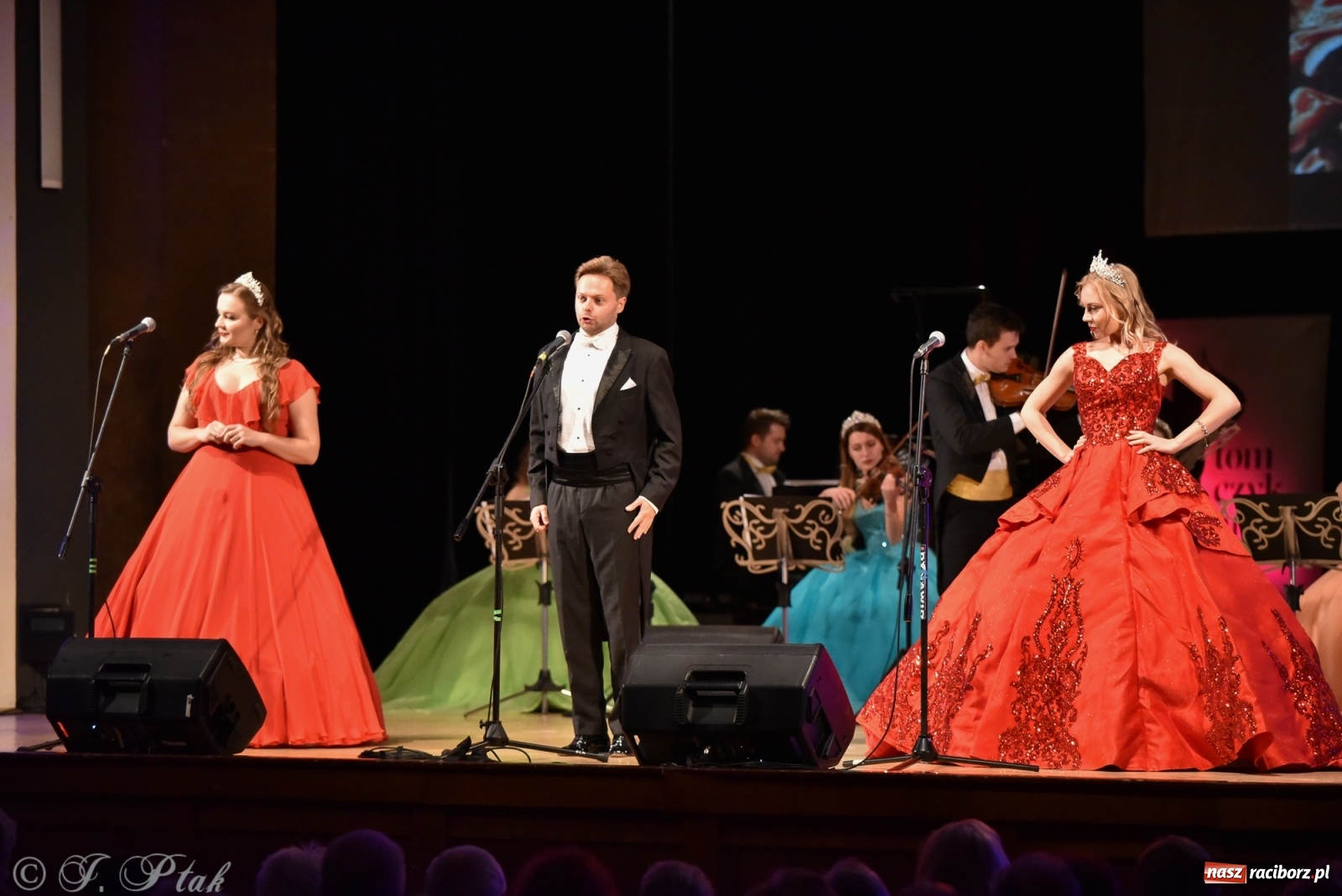 Zdjęcie w galerii na portalu naszraciborz.pl: Raciborzanie kochają Straussa. Koncert wiedeński w RCK wiadomości z regionu