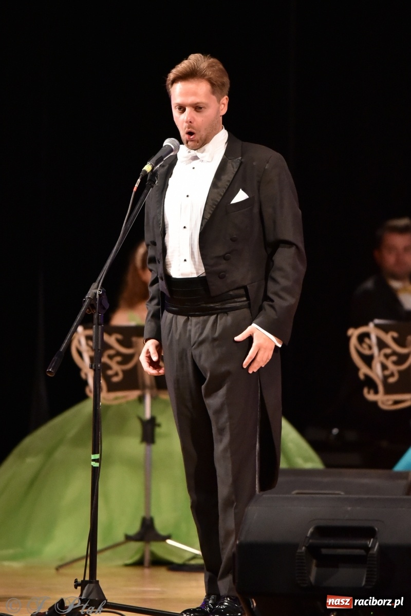 Zdjęcie w galerii na portalu naszraciborz.pl: Raciborzanie kochają Straussa. Koncert wiedeński w RCK wiadomości z regionu