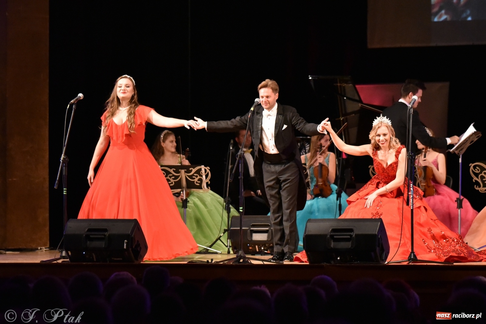 Zdjęcie w galerii na portalu naszraciborz.pl: Raciborzanie kochają Straussa. Koncert wiedeński w RCK wiadomości z regionu