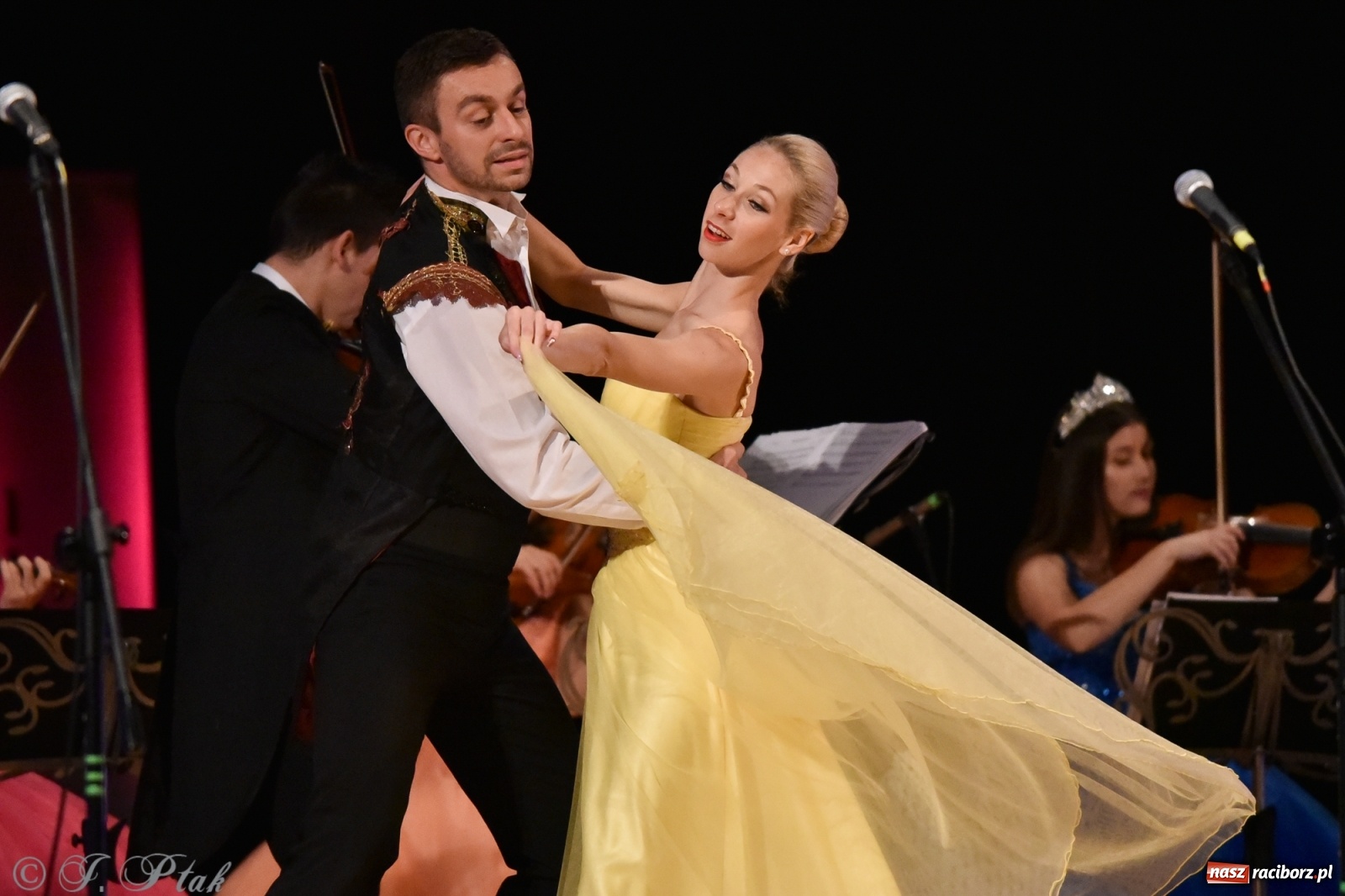 Zdjęcie w galerii na portalu naszraciborz.pl: Raciborzanie kochają Straussa. Koncert wiedeński w RCK wiadomości z regionu