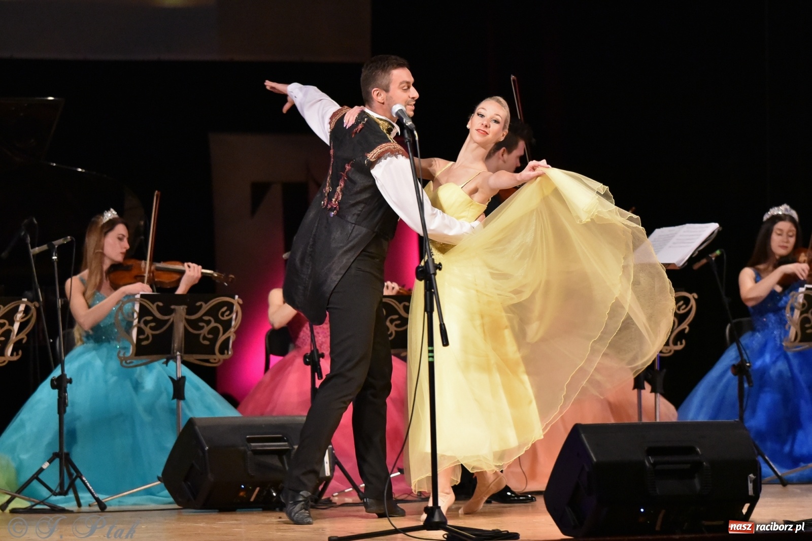 Zdjęcie w galerii na portalu naszraciborz.pl: Raciborzanie kochają Straussa. Koncert wiedeński w RCK wiadomości z regionu