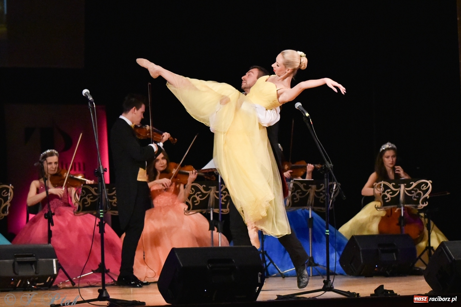 Zdjęcie w galerii na portalu naszraciborz.pl: Raciborzanie kochają Straussa. Koncert wiedeński w RCK wiadomości z regionu