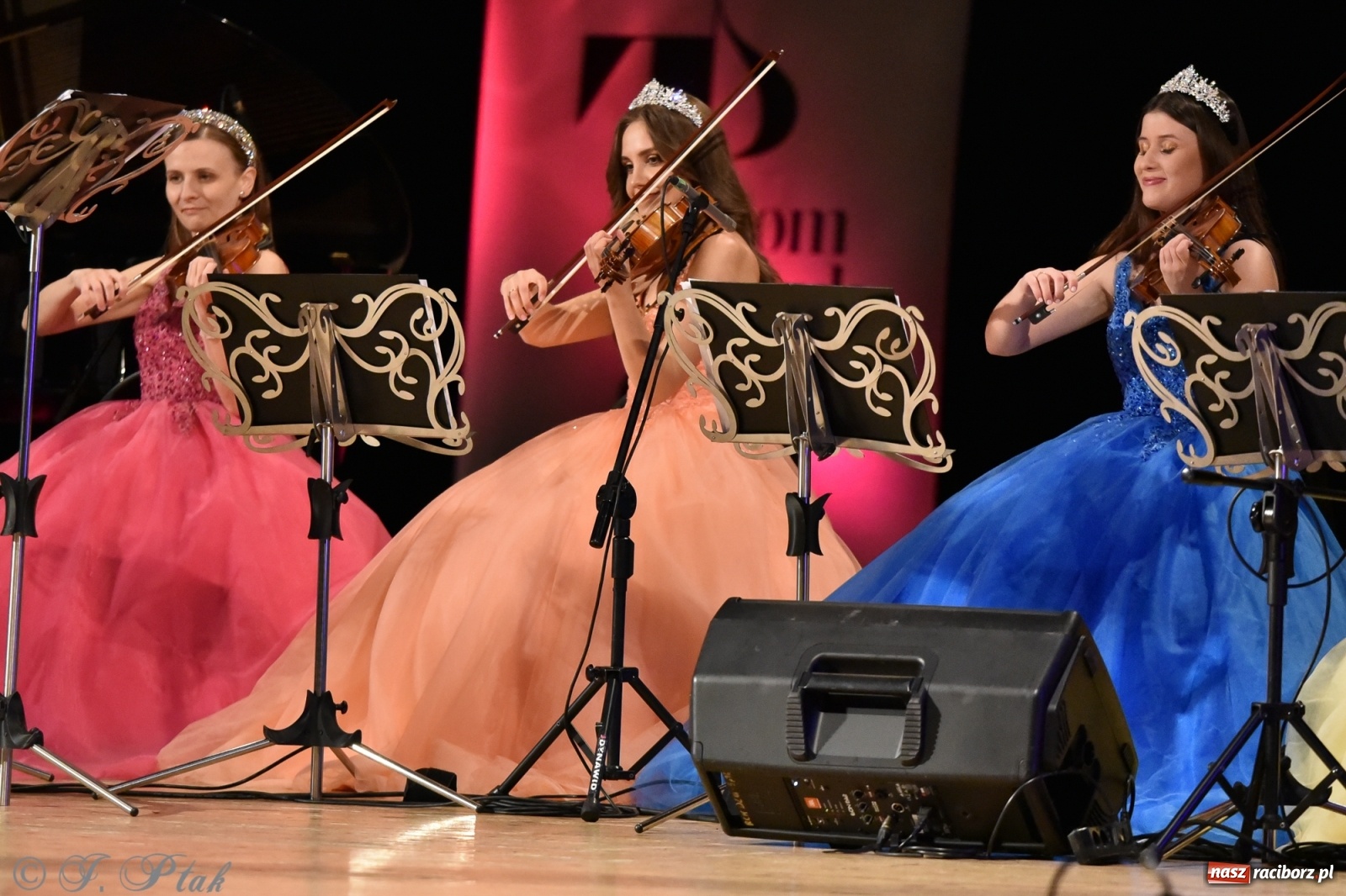 Zdjęcie w galerii na portalu naszraciborz.pl: Raciborzanie kochają Straussa. Koncert wiedeński w RCK wiadomości z regionu