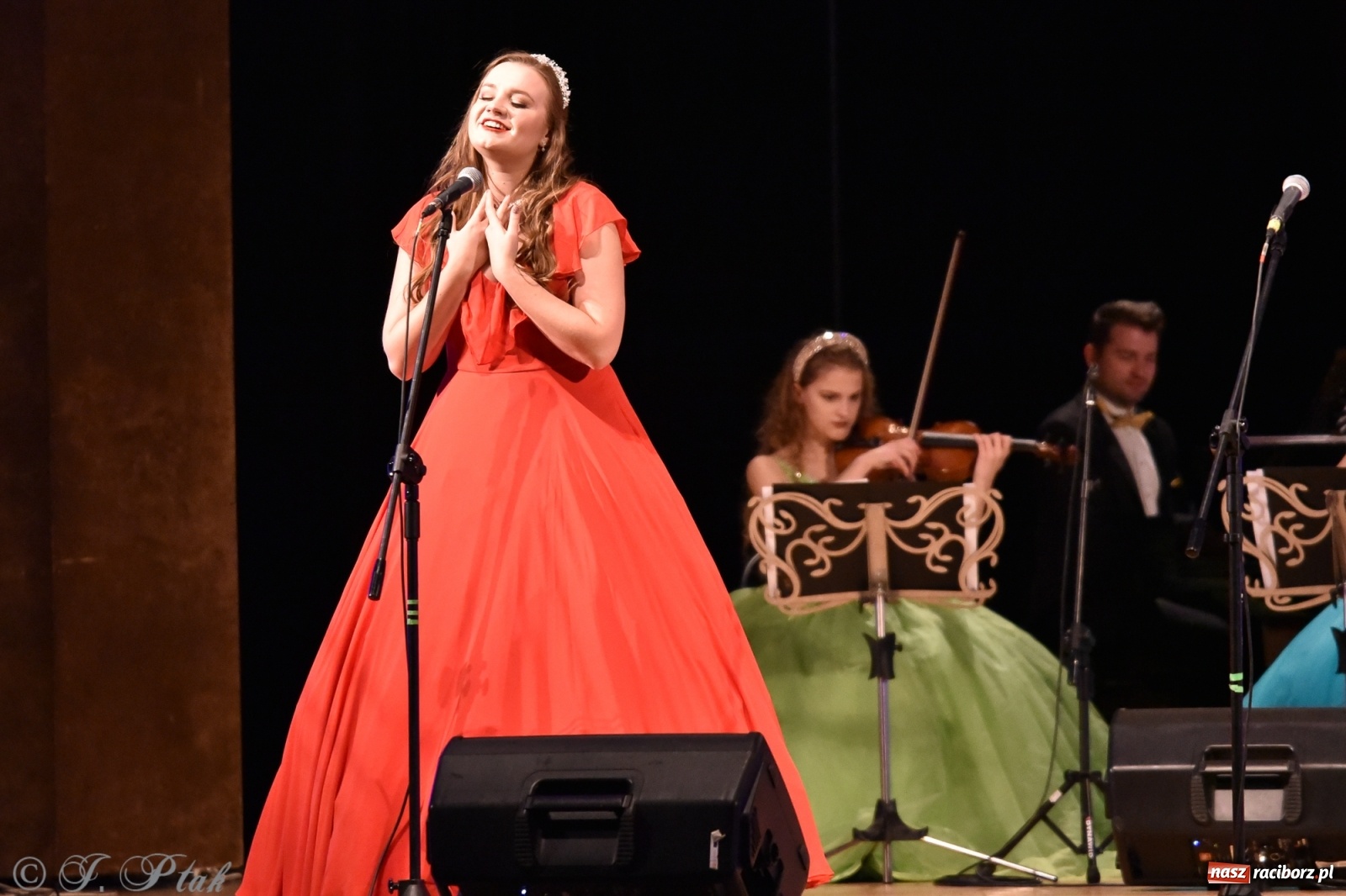 Zdjęcie w galerii na portalu naszraciborz.pl: Raciborzanie kochają Straussa. Koncert wiedeński w RCK wiadomości z regionu