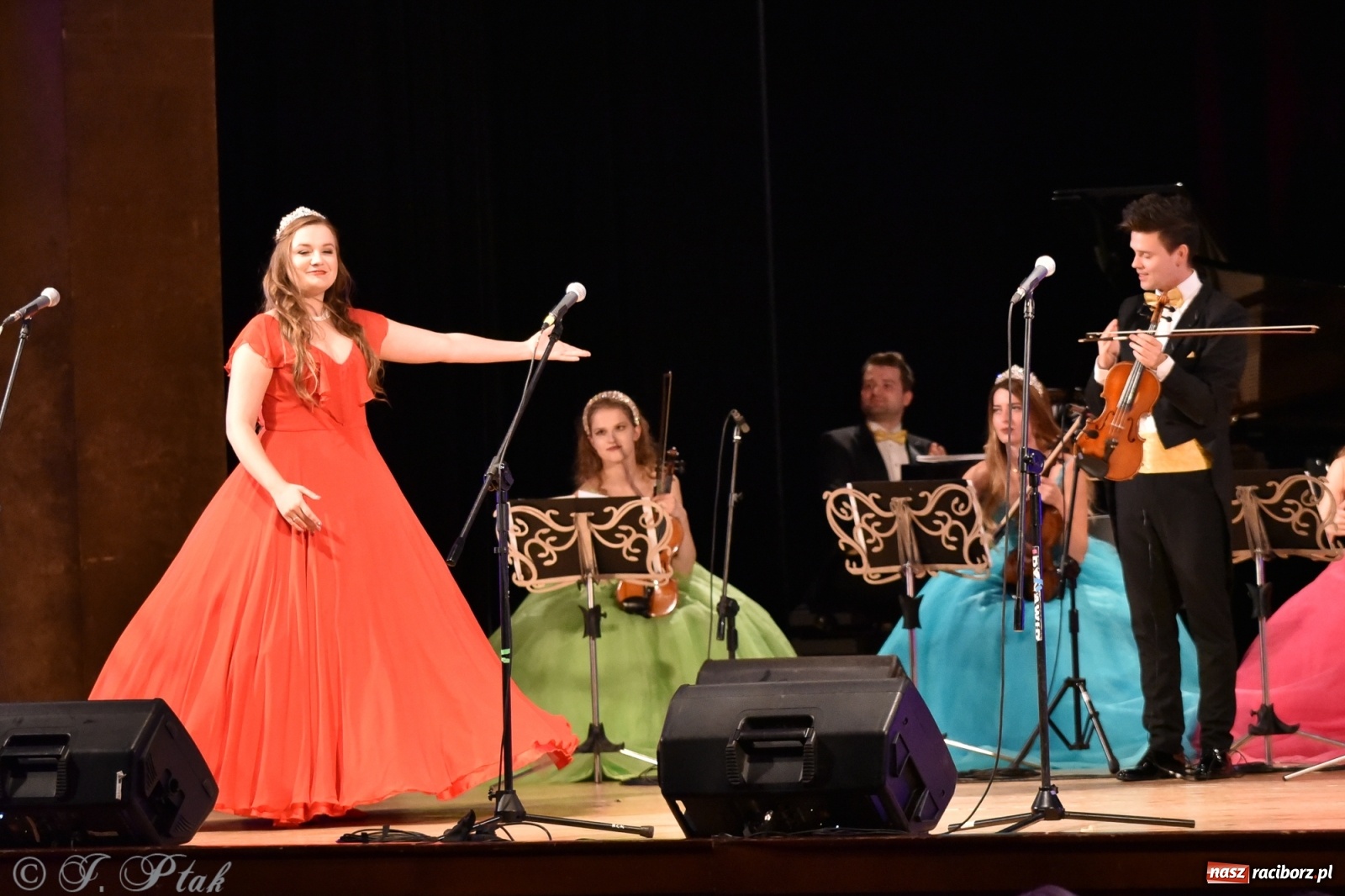 Zdjęcie w galerii na portalu naszraciborz.pl: Raciborzanie kochają Straussa. Koncert wiedeński w RCK wiadomości z regionu