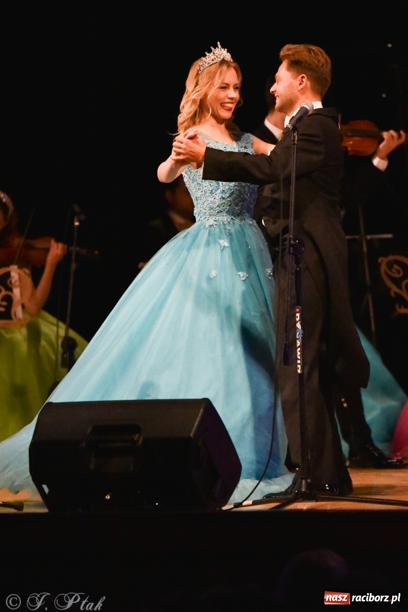 Zdjęcie w galerii na portalu naszraciborz.pl: Raciborzanie kochają Straussa. Koncert wiedeński w RCK wiadomości z regionu