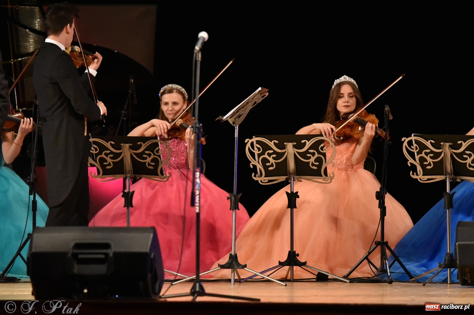 Zdjęcie w galerii na portalu naszraciborz.pl: Raciborzanie kochają Straussa. Koncert wiedeński w RCK wiadomości z regionu