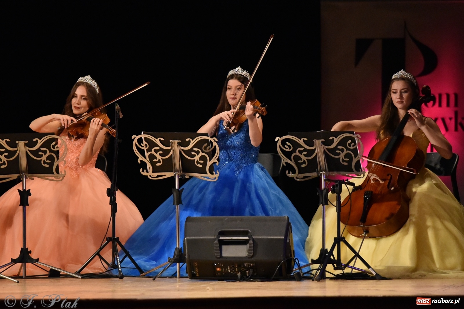 Zdjęcie w galerii na portalu naszraciborz.pl: Raciborzanie kochają Straussa. Koncert wiedeński w RCK wiadomości z regionu