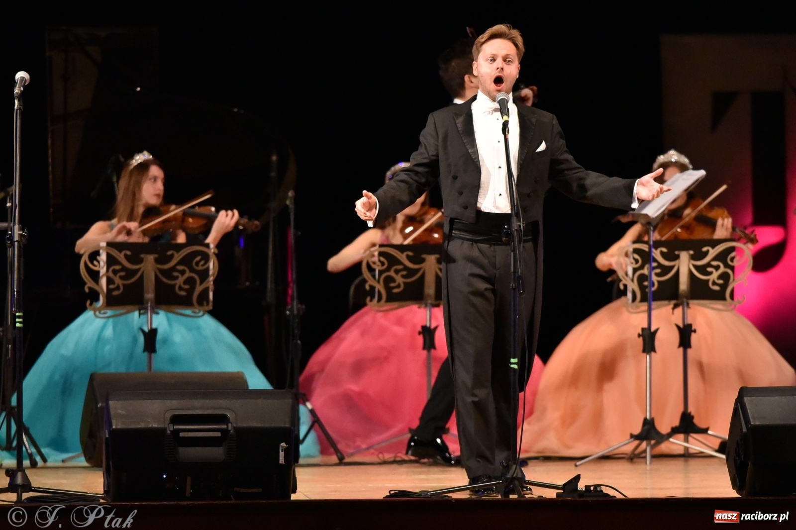 Zdjęcie w galerii na portalu naszraciborz.pl: Raciborzanie kochają Straussa. Koncert wiedeński w RCK wiadomości z regionu