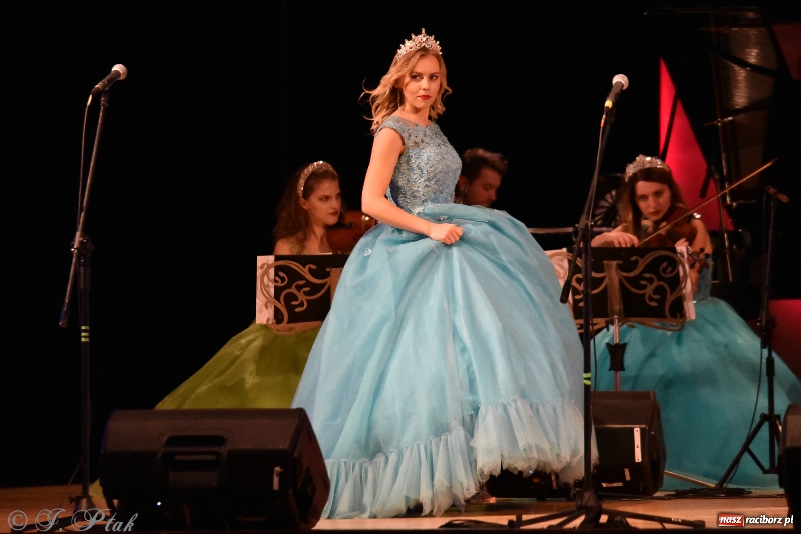 Zdjęcie w galerii na portalu naszraciborz.pl: Raciborzanie kochają Straussa. Koncert wiedeński w RCK wiadomości z regionu