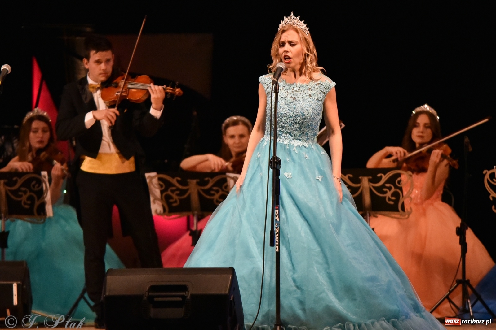 Zdjęcie w galerii na portalu naszraciborz.pl: Raciborzanie kochają Straussa. Koncert wiedeński w RCK wiadomości z regionu