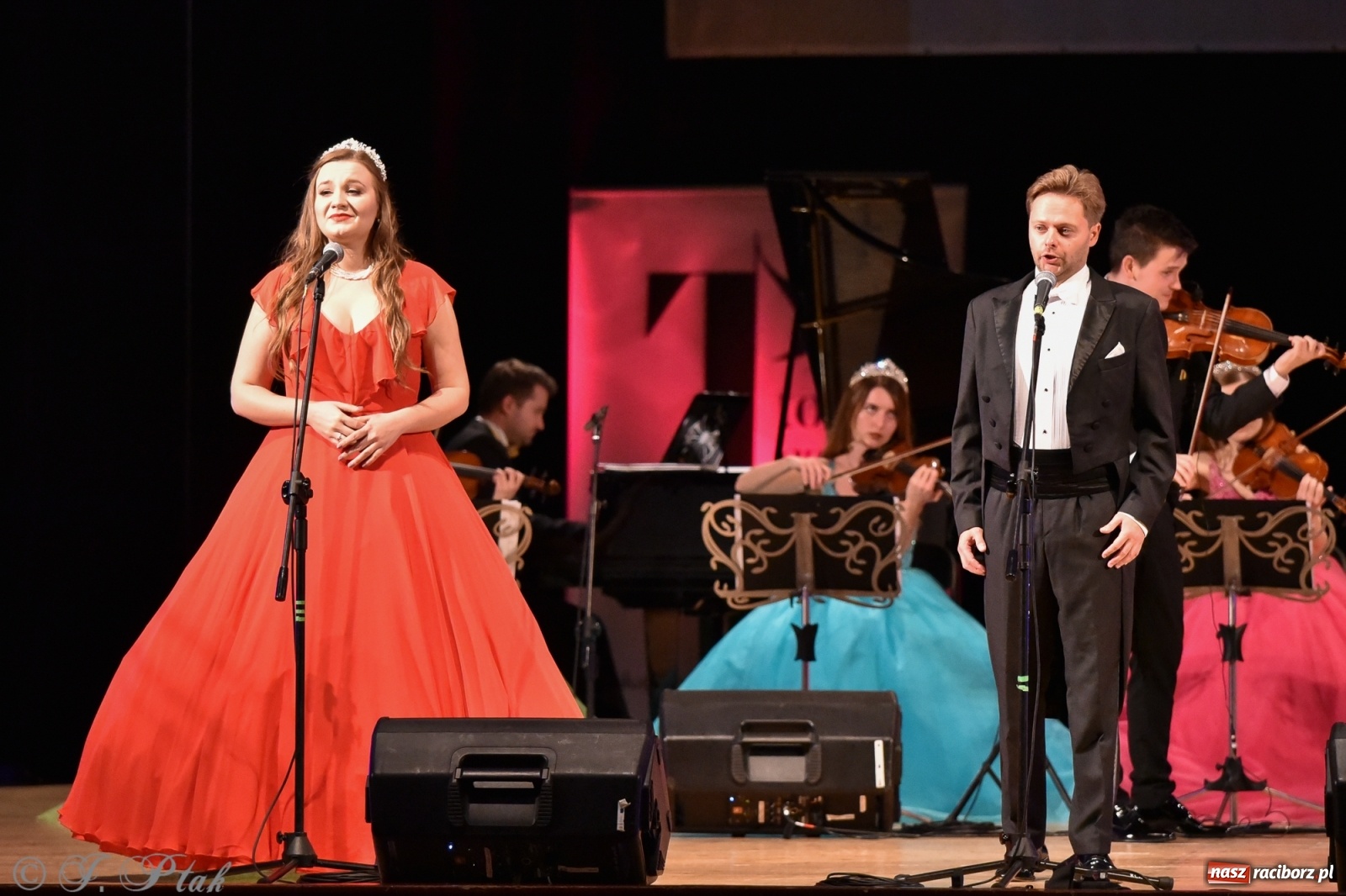 Zdjęcie w galerii na portalu naszraciborz.pl: Raciborzanie kochają Straussa. Koncert wiedeński w RCK wiadomości z regionu