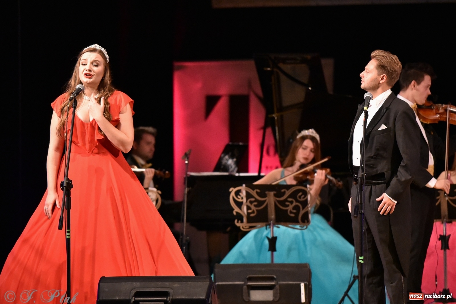 Zdjęcie w galerii na portalu naszraciborz.pl: Raciborzanie kochają Straussa. Koncert wiedeński w RCK wiadomości z regionu