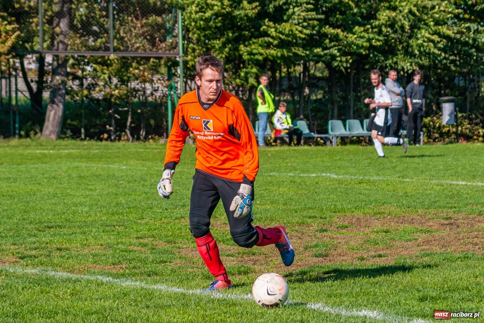 Zdjęcie w galerii na portalu naszraciborz.pl: Leszek Nieckarz Show na Płoni. Pierwsze punkty Wichru [FOTO] wiadomości z regionu