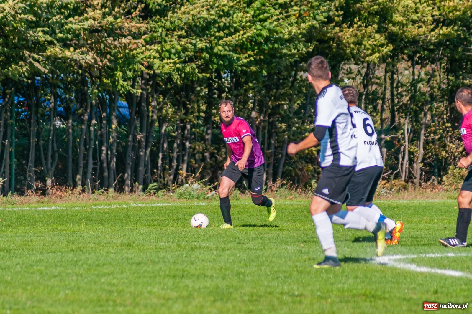 Zdjęcie w galerii na portalu naszraciborz.pl: Leszek Nieckarz Show na Płoni. Pierwsze punkty Wichru [FOTO] wiadomości z regionu