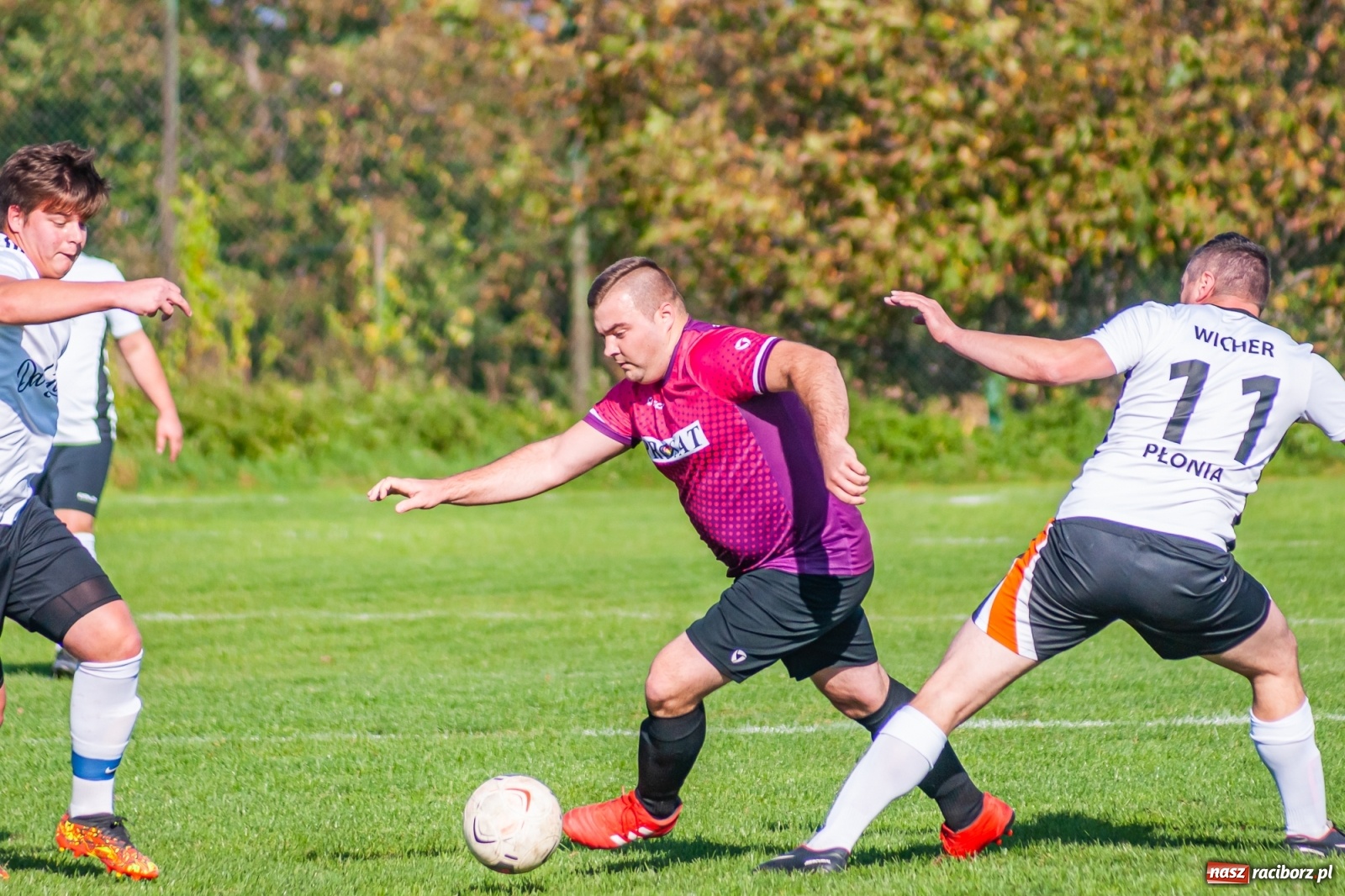 Zdjęcie w galerii na portalu naszraciborz.pl: Leszek Nieckarz Show na Płoni. Pierwsze punkty Wichru [FOTO] wiadomości z regionu