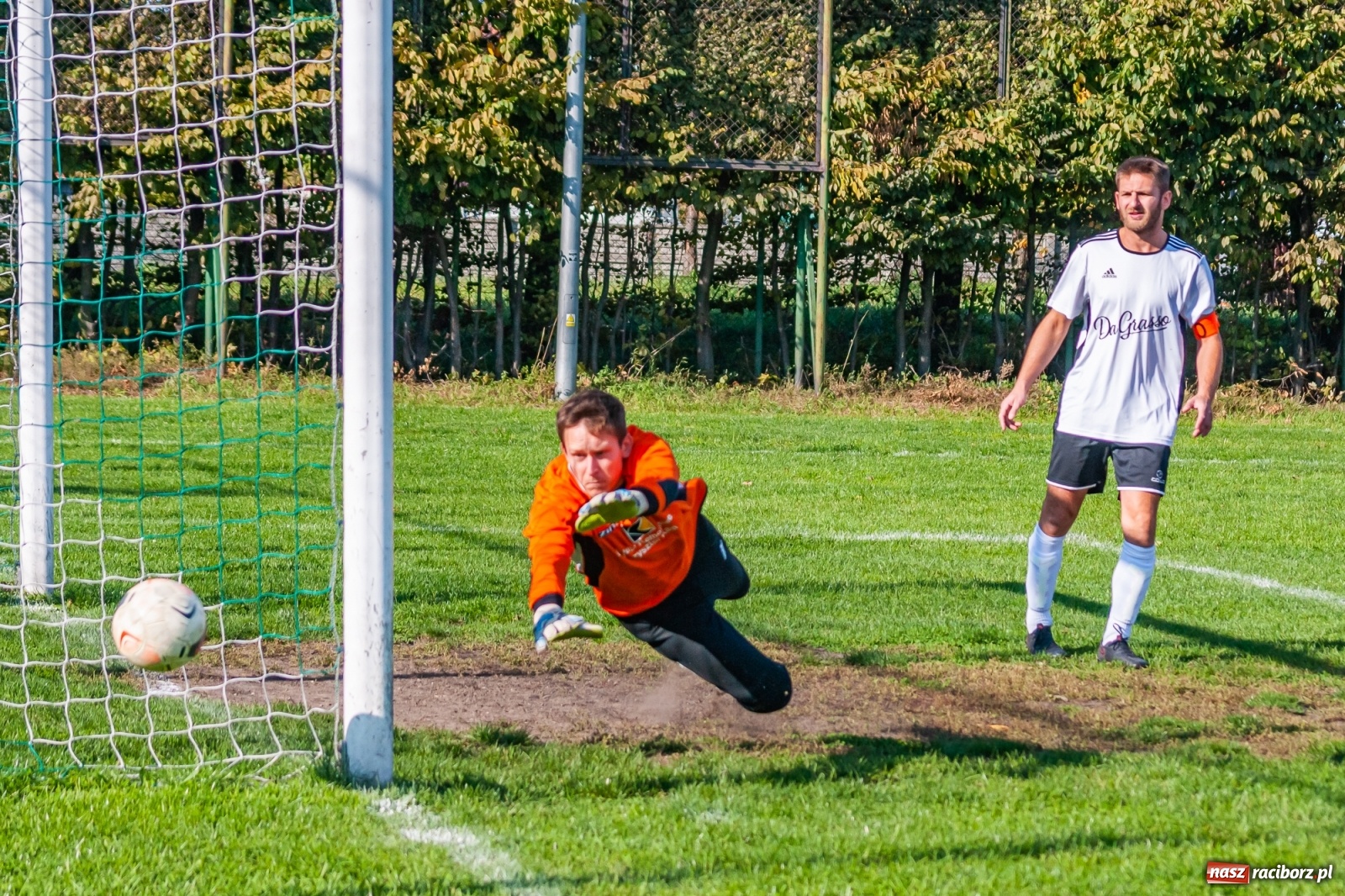 Zdjęcie w galerii na portalu naszraciborz.pl: Leszek Nieckarz Show na Płoni. Pierwsze punkty Wichru [FOTO] wiadomości z regionu