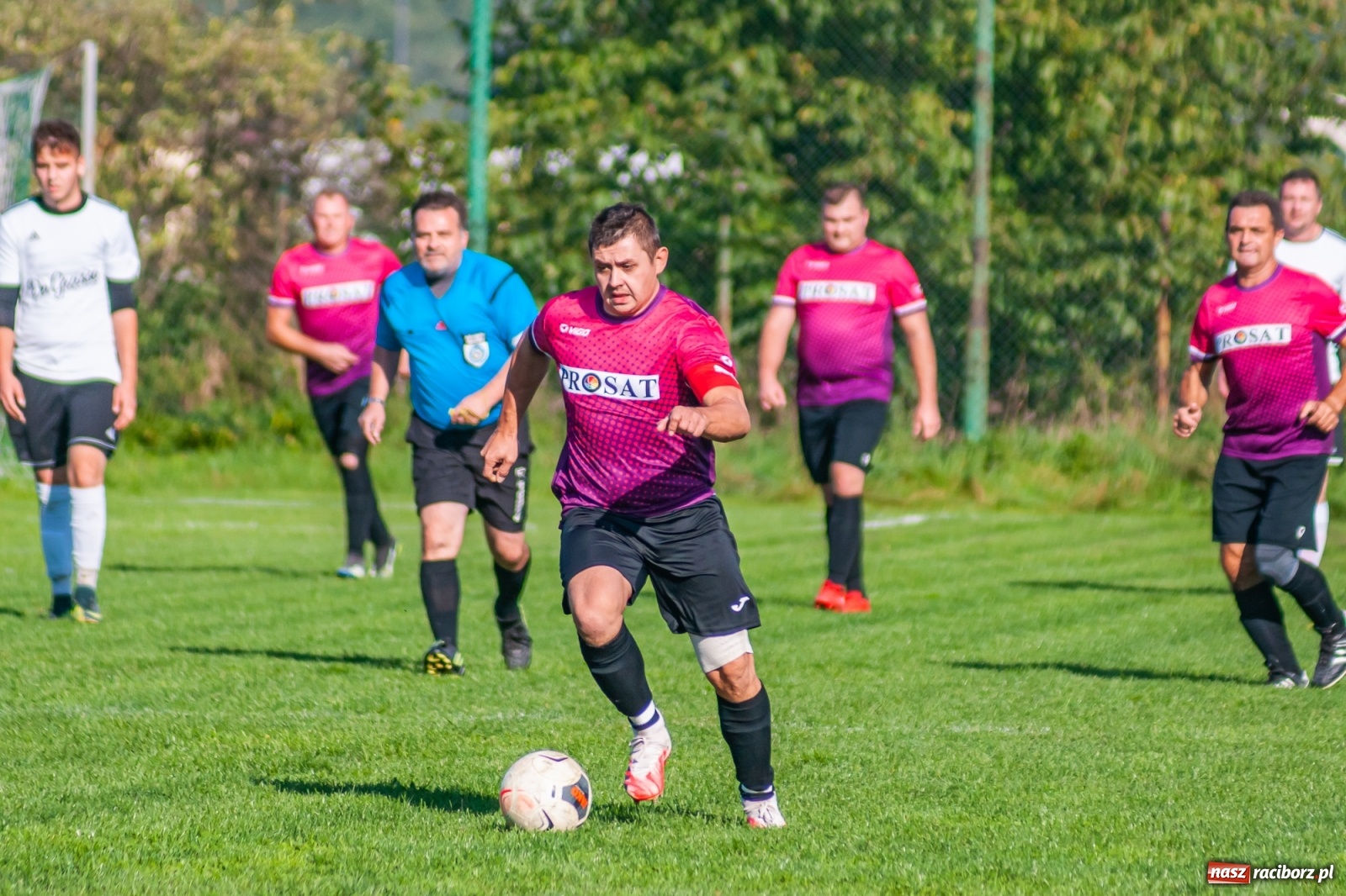 Zdjęcie w galerii na portalu naszraciborz.pl: Leszek Nieckarz Show na Płoni. Pierwsze punkty Wichru [FOTO] wiadomości z regionu