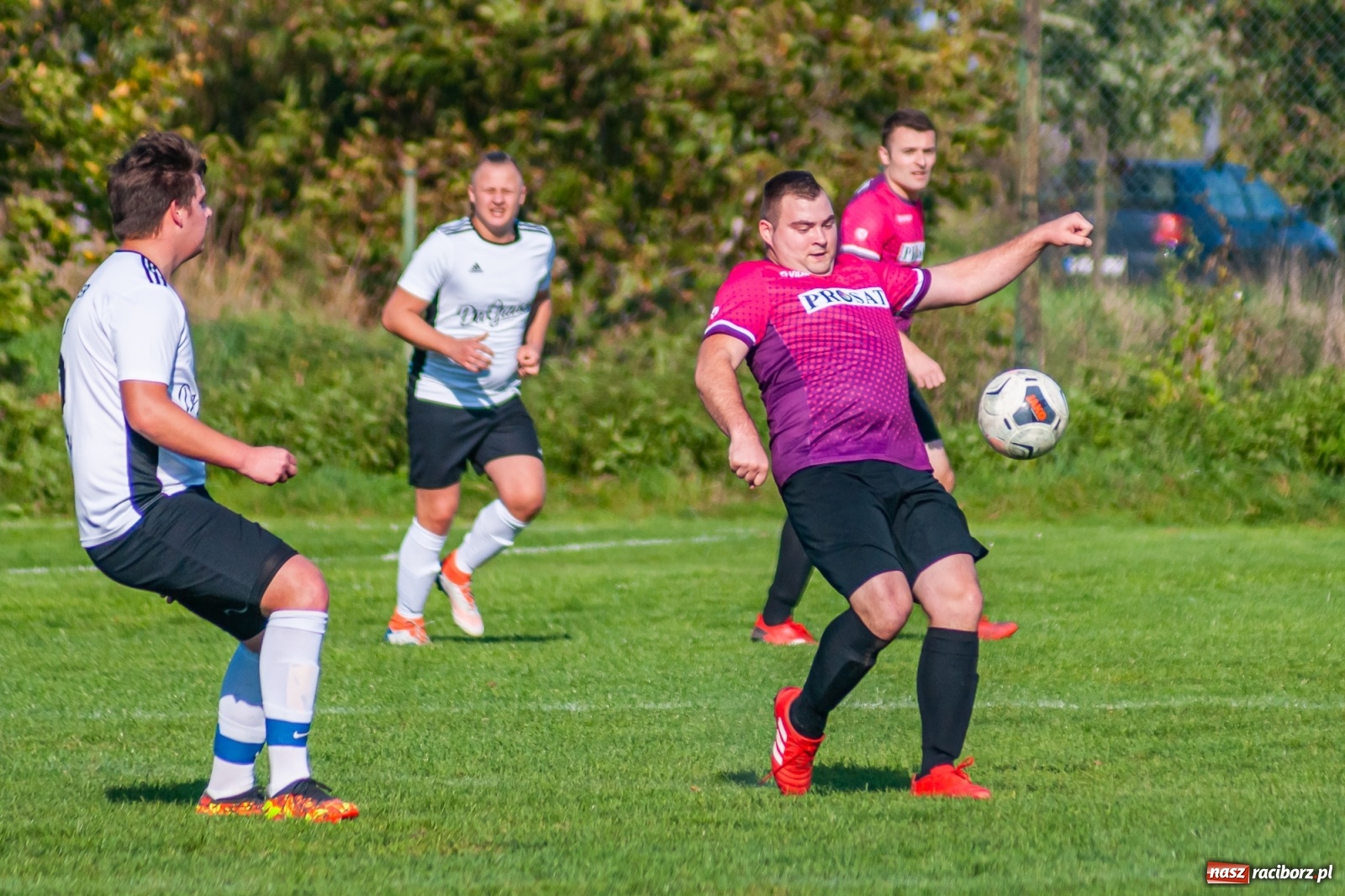 Zdjęcie w galerii na portalu naszraciborz.pl: Leszek Nieckarz Show na Płoni. Pierwsze punkty Wichru [FOTO] wiadomości z regionu