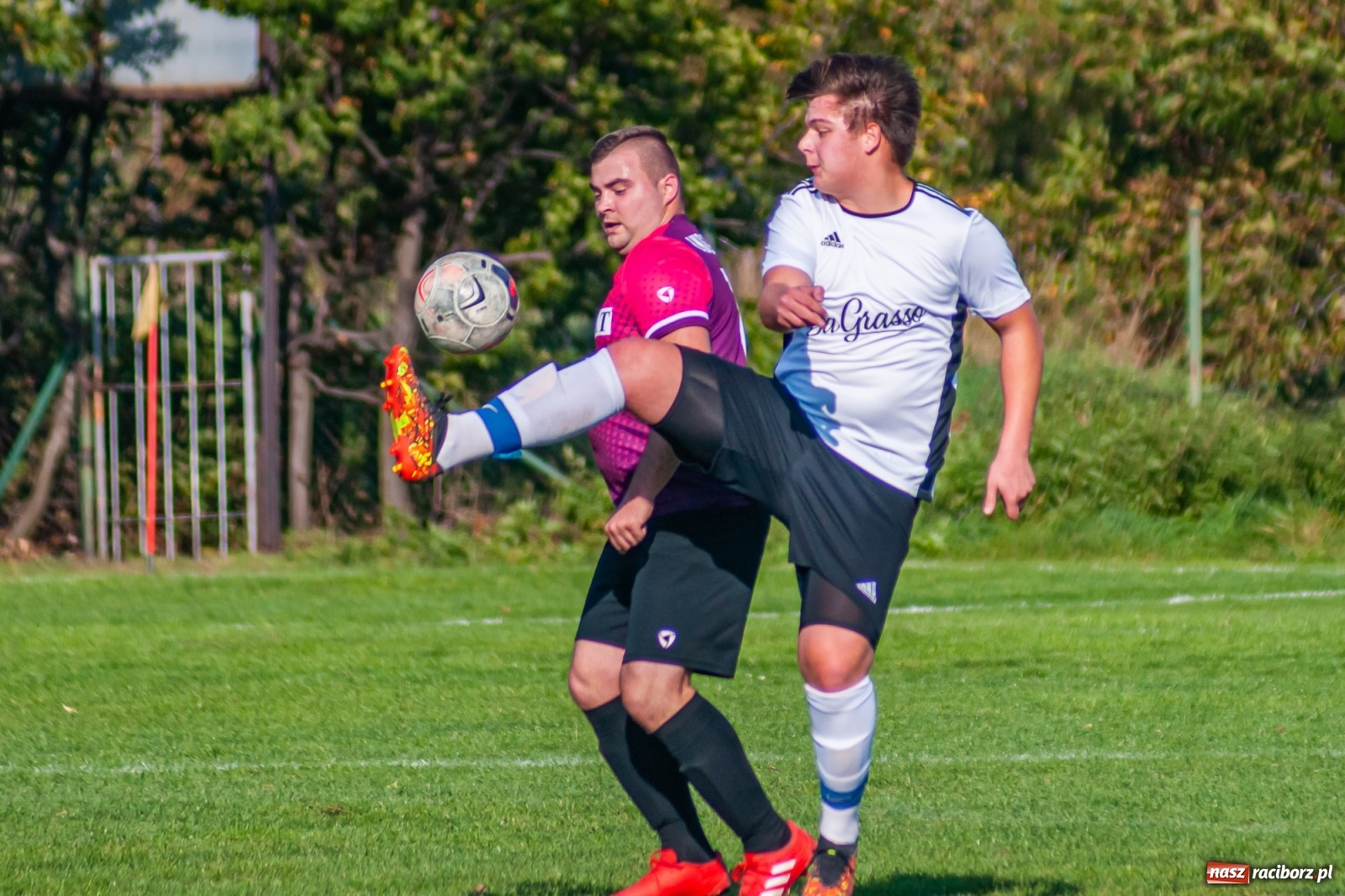 Zdjęcie w galerii na portalu naszraciborz.pl: Leszek Nieckarz Show na Płoni. Pierwsze punkty Wichru [FOTO] wiadomości z regionu