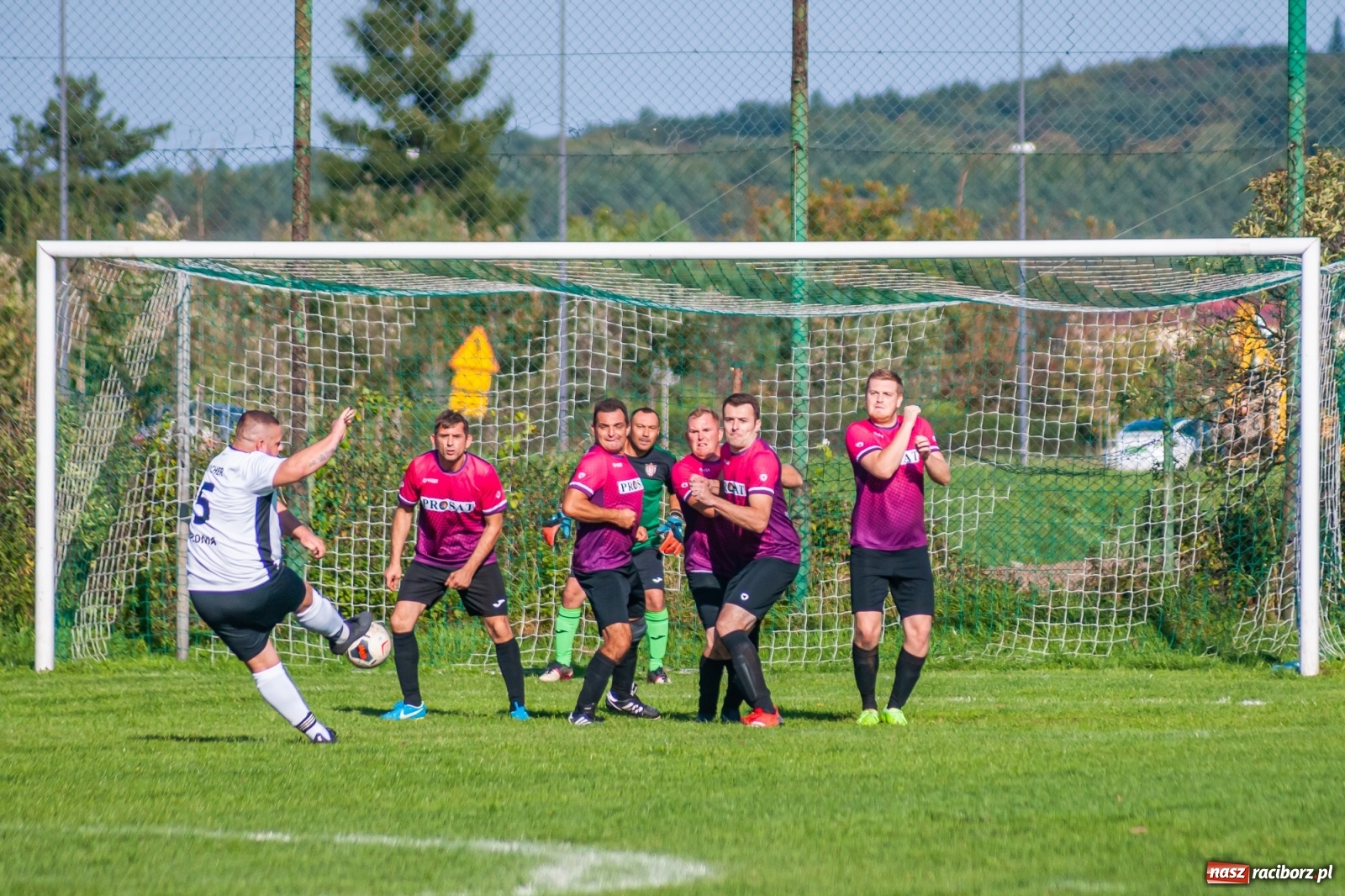 Zdjęcie w galerii na portalu naszraciborz.pl: Leszek Nieckarz Show na Płoni. Pierwsze punkty Wichru [FOTO] wiadomości z regionu