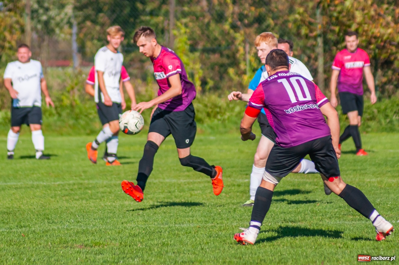 Zdjęcie w galerii na portalu naszraciborz.pl: Leszek Nieckarz Show na Płoni. Pierwsze punkty Wichru [FOTO] wiadomości z regionu
